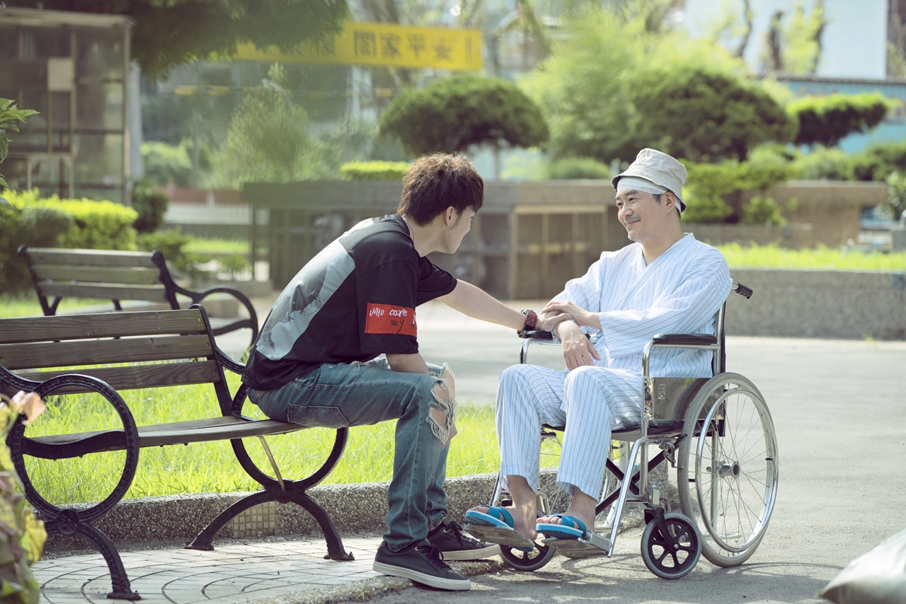 偉晉在華視偶像劇《搖滾畢業生》初次當男主角。（華視提供）