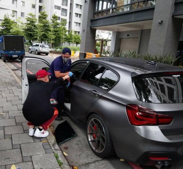警方鑑識人員趕抵採證。（警方提供）