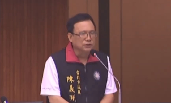 陳義洲指內湖除了交通壅塞以外，還跑車經常呼嘯而過，強調這無疑是在「霸凌」內湖居民。（翻攝自台北市議員-陳義洲臉書）