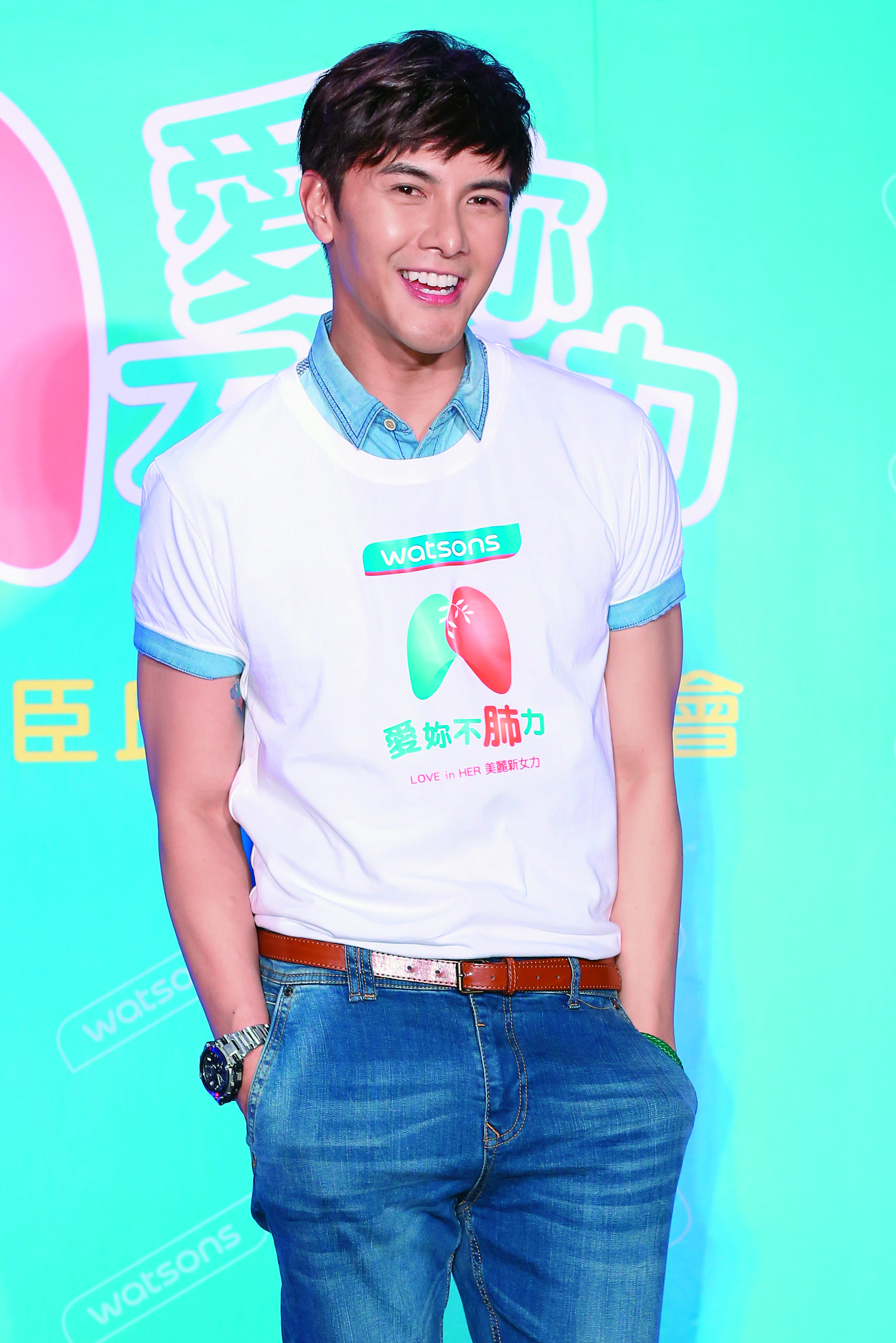 謝佳見赴對岸撈金後，傳出被嫌老又回台灣。