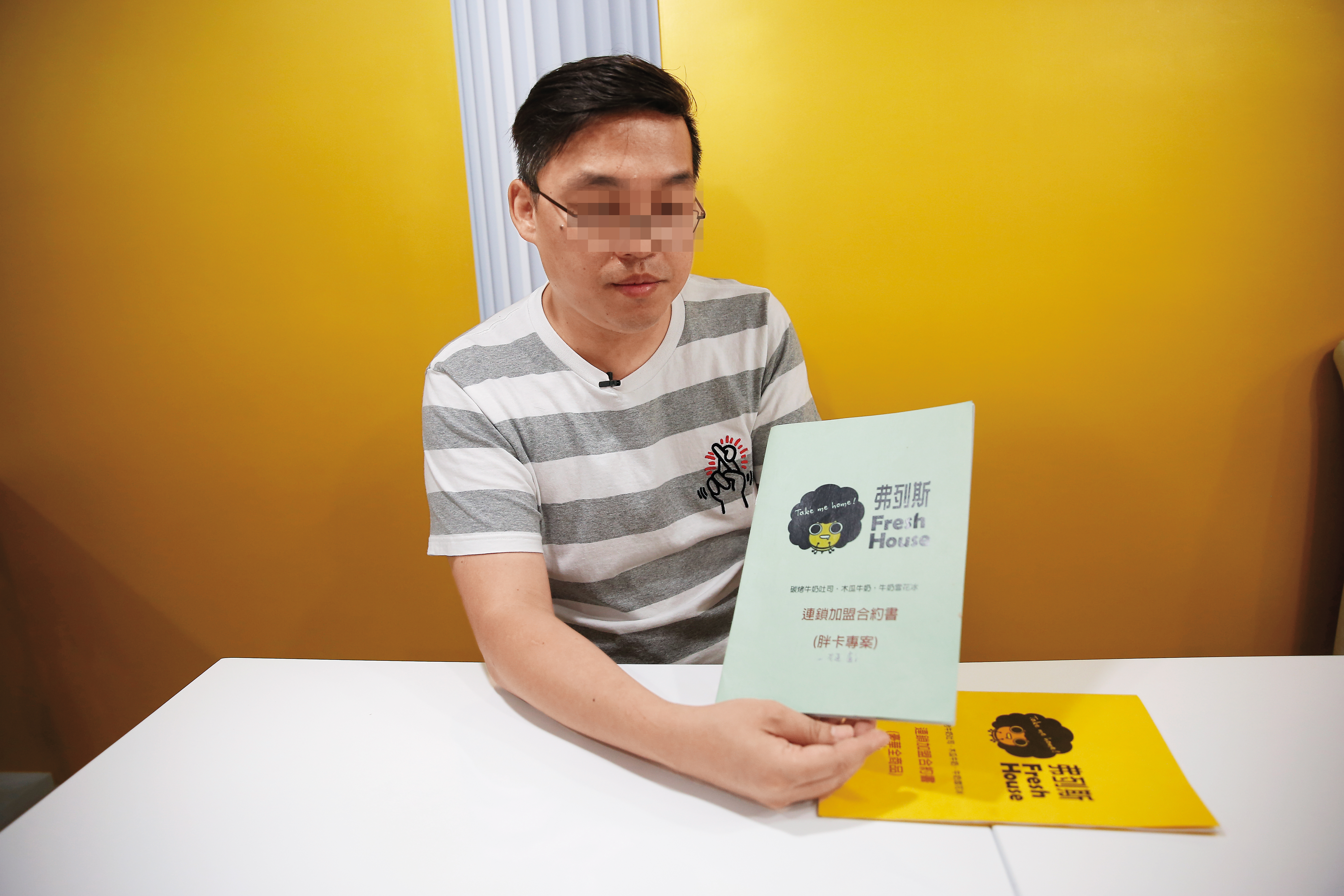 弗列斯負責人出面指控盧膺中過河拆橋，違反契約精神。