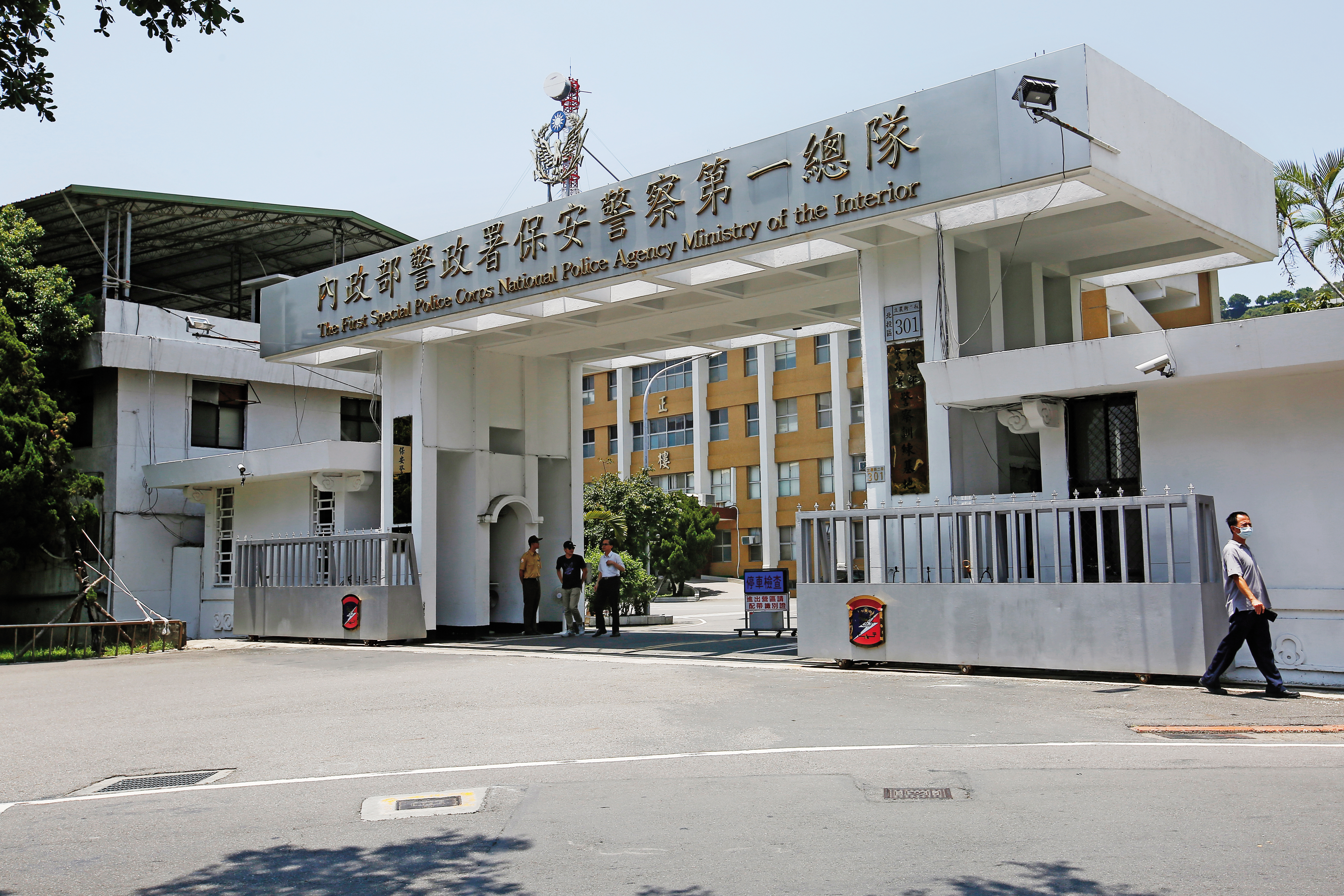 違反《公務員服務法》在外兼職的警員盧膺中任職於保一總隊。