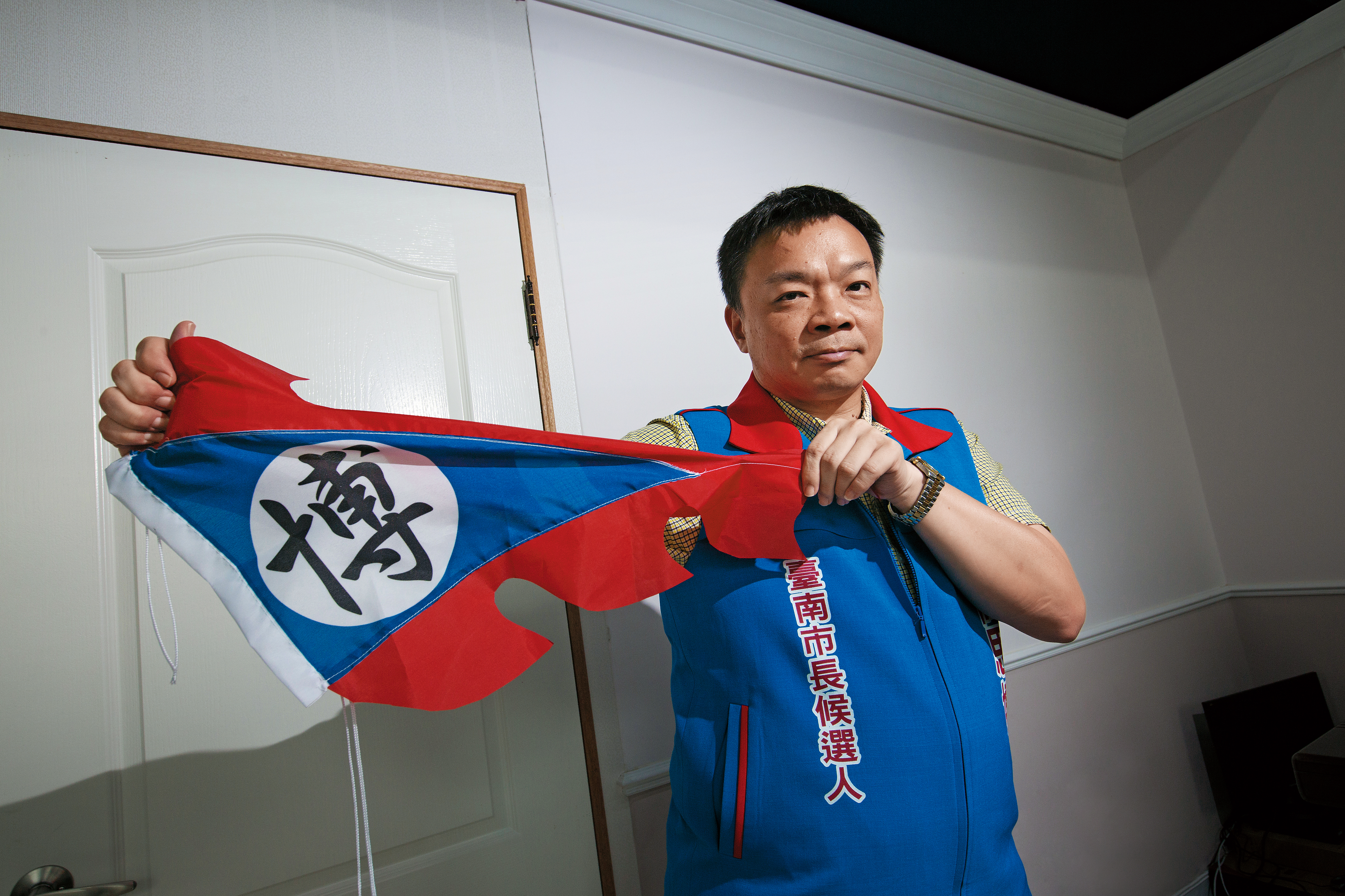 國民黨台南市長參選人高思博9日展開新台南起義行腳活動，號召鄉親高舉起義的旗幟，讓台南恢復過去的地位與光榮。