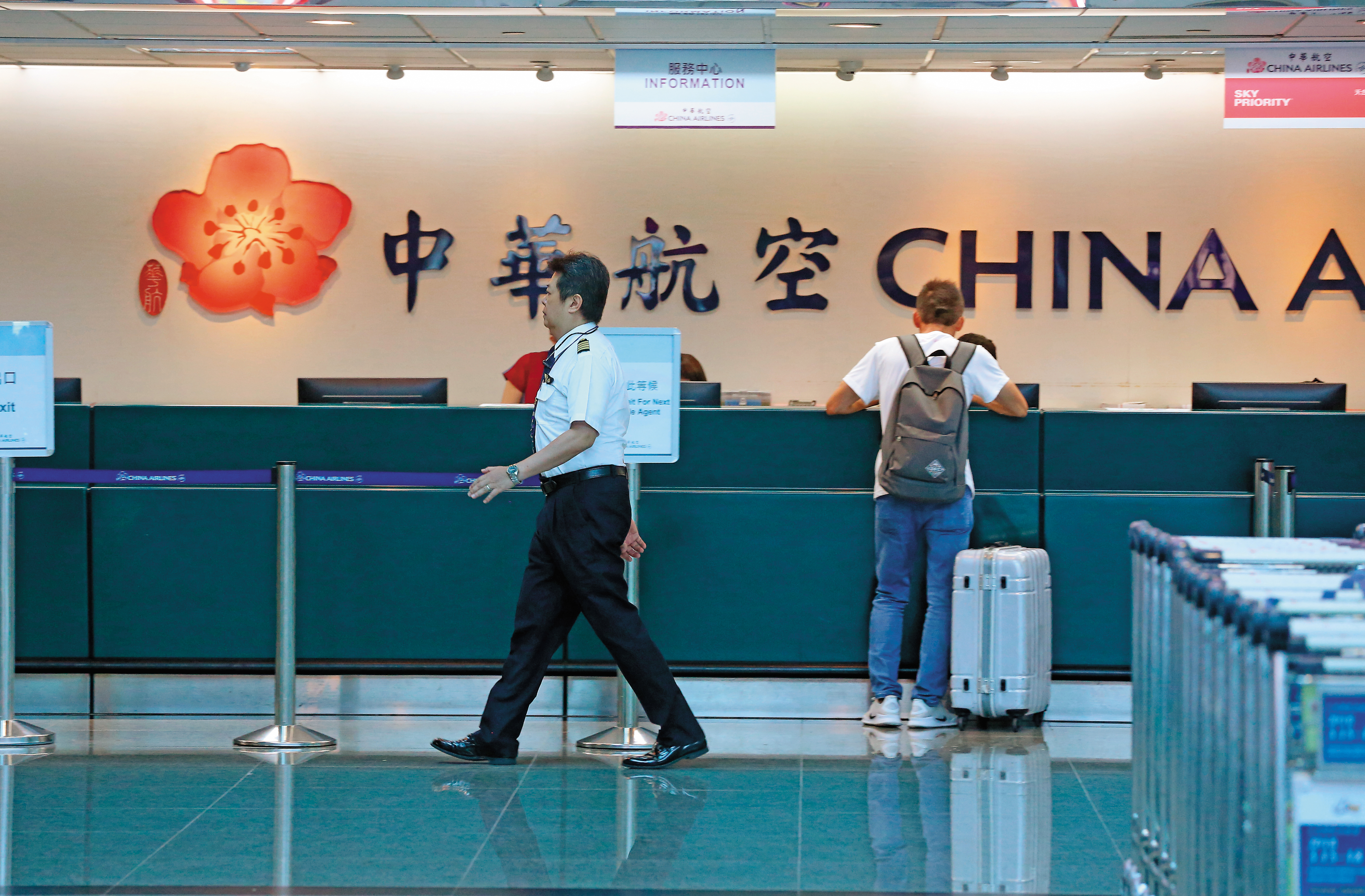 華航總共有超過1300名機師，其中有超過800人加入機師工會，2年內提出28項爭議協商。