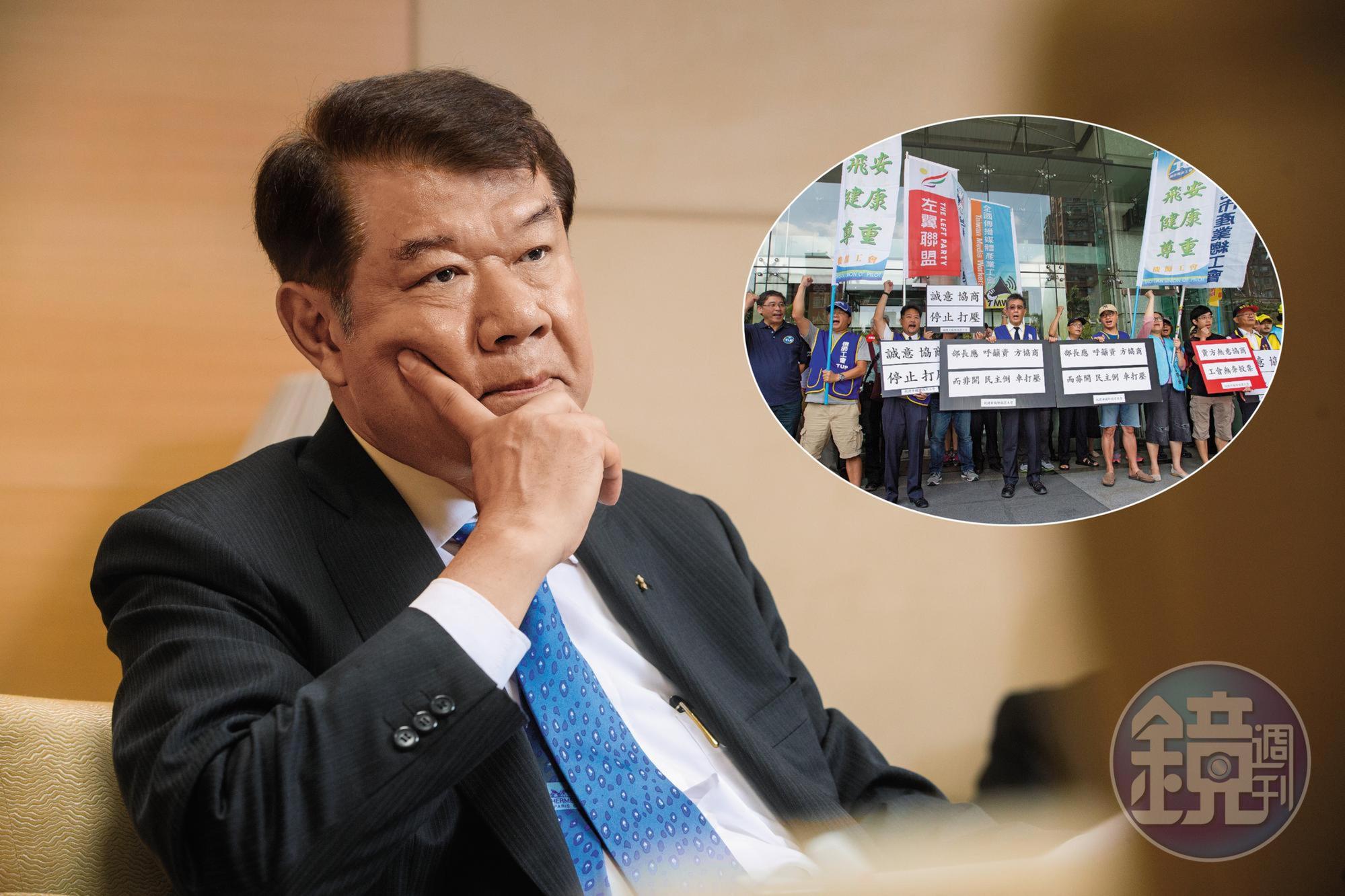 華航董事長何煖軒2年前在空服員罷工運動中緊急接下董座救火，如今機師工會順利取得罷工權，華航再次陷入罷工危機。