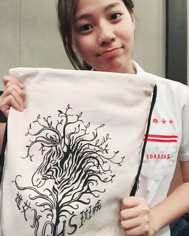 雄女馮琪淯指考拿下453.55分，昨（7）日放榜她順利考上台大醫，還分享努力念書的心路歷程。（翻攝自馮琪淯臉書）