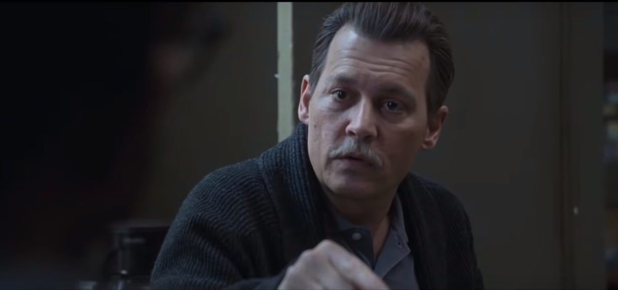 強尼戴普主演的電影《City of Lies》在北美上映一個月前被撤檔，懷疑與他被該片劇組員工控告打人的官司有關。（翻攝自電影預告）