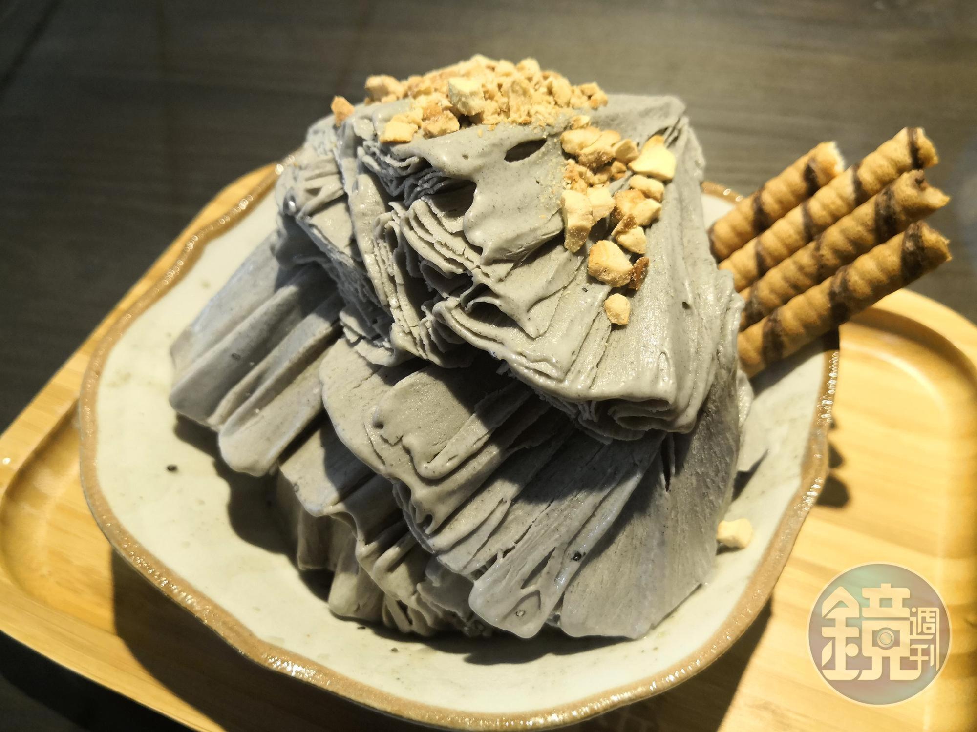 一口成主顧的芝麻冰,入口驚豔。(70元/碗)