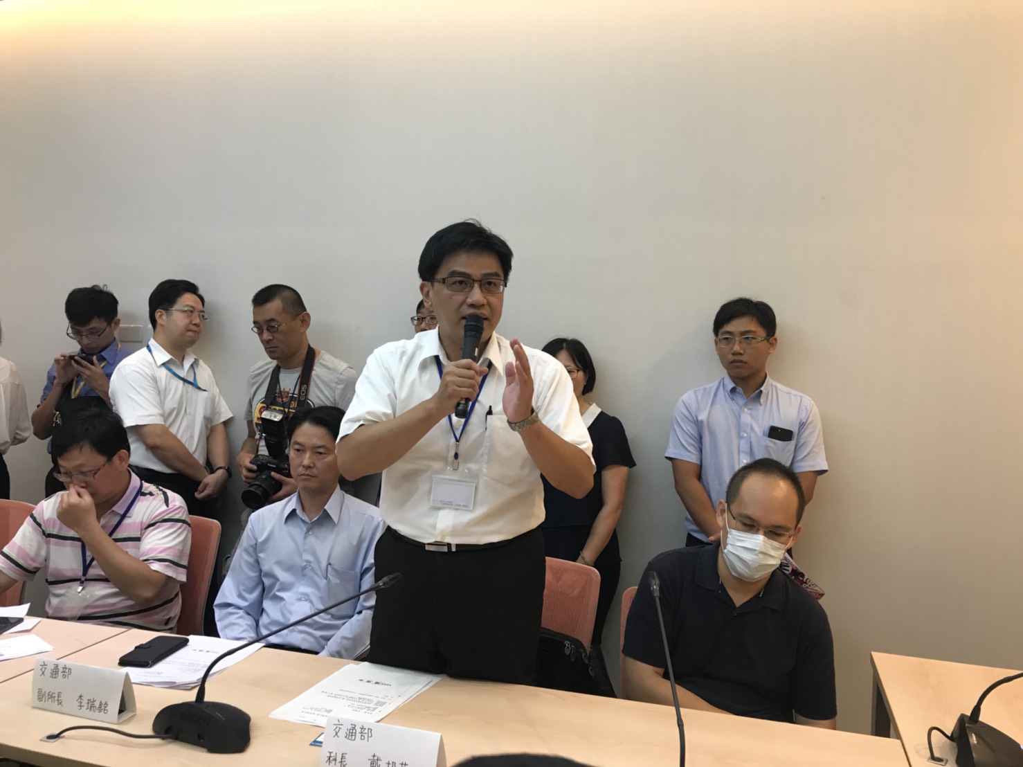 立委邀集各部會針對台億違法超貸事件進行協調。（翻攝畫面）