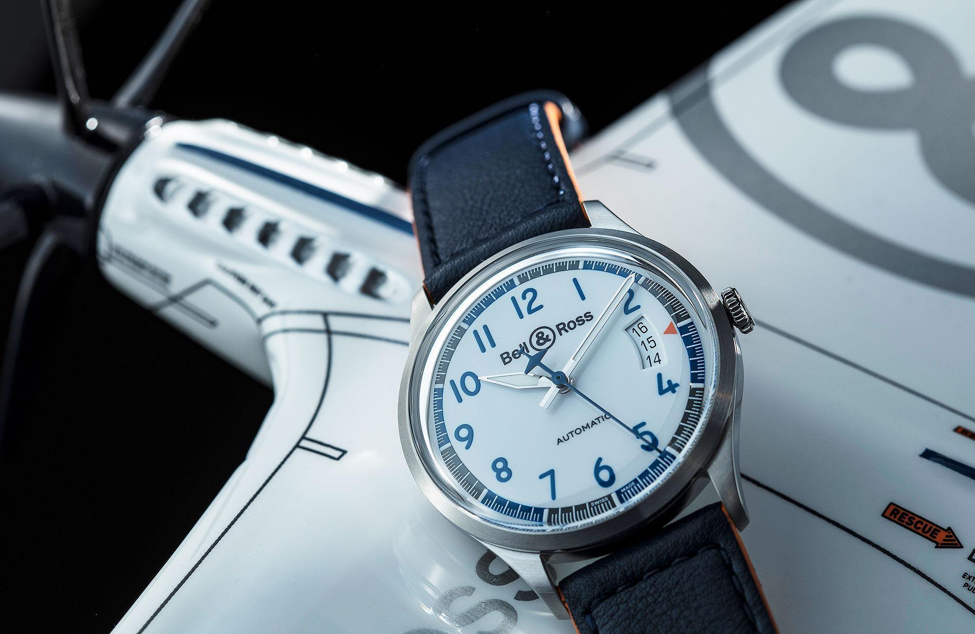 Racing Bird主題限量錶款BRV1-92，限量999只，定價NT$79,000。