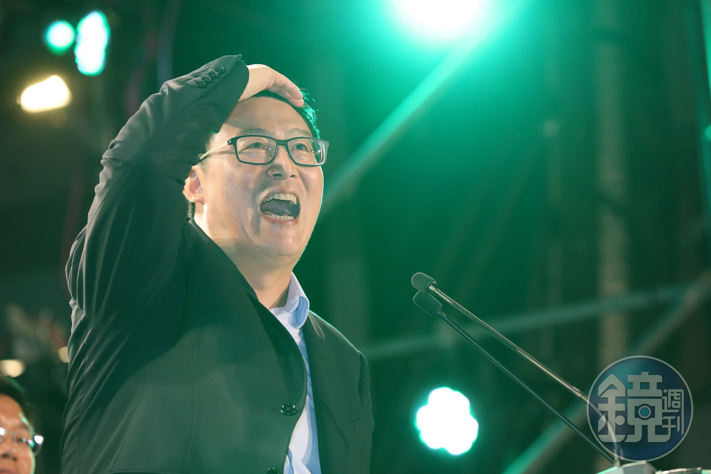姚文智的臉書粉絲專業突然消失，網友成立的山寨粉專，姚文智被標示為「喜劇演員」。