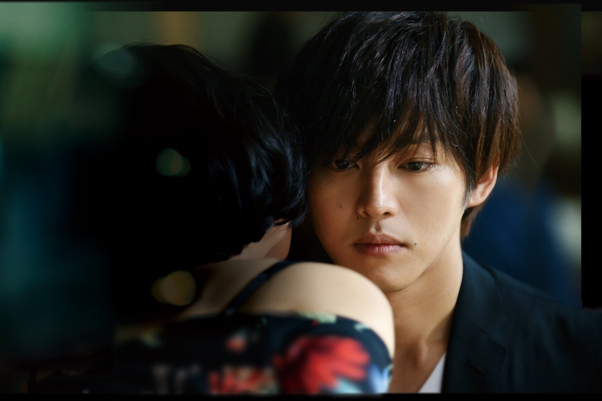 松坂桃李第一次看《娼年》完成品是獨自關在試片室觀賞，覺得不像日本電影，反而有法國電影的味道。（翻攝自娼年推特）