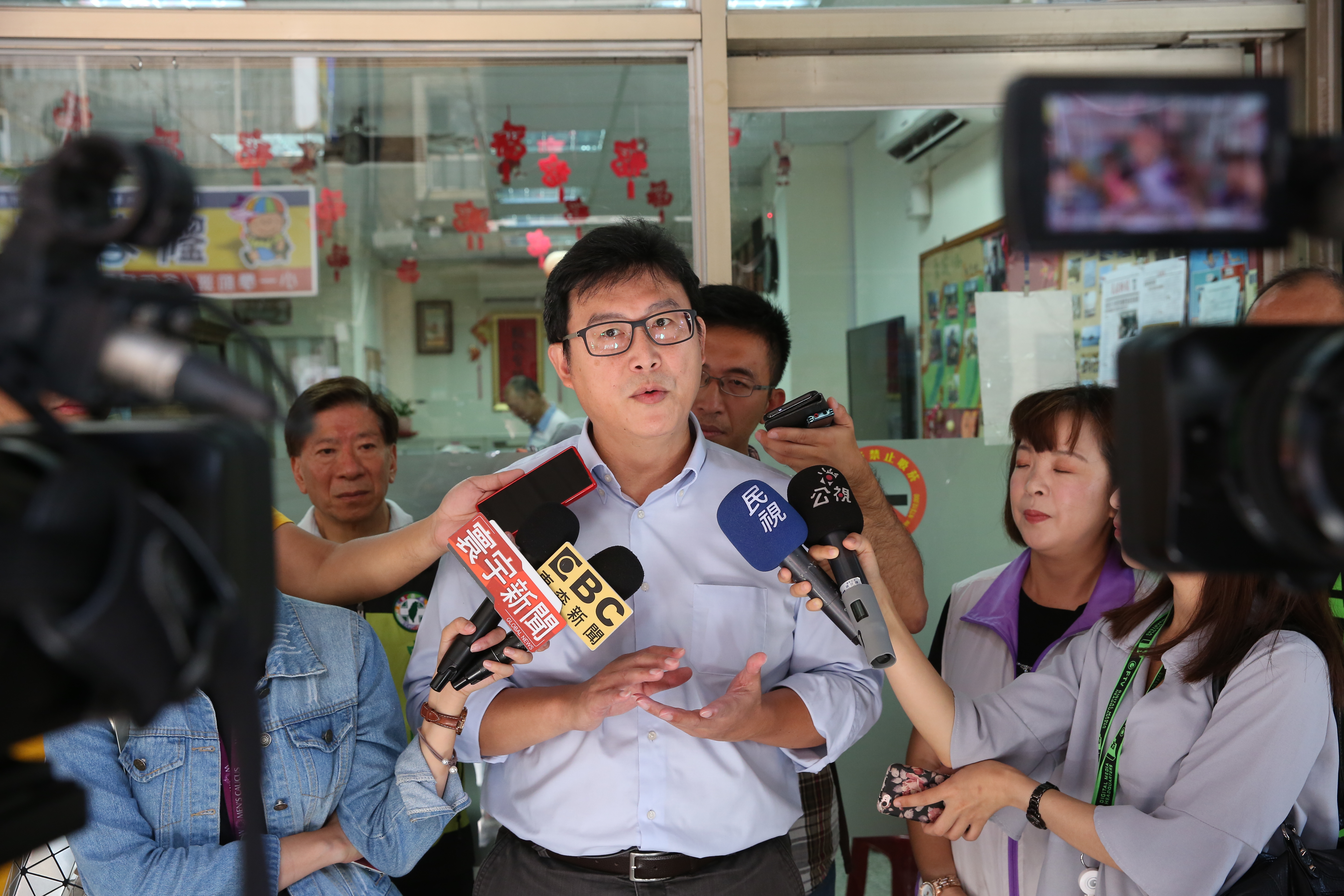 民進黨台北市長參選人姚文智臉書粉絲頁重新開啟，先前貼文全數刪除。