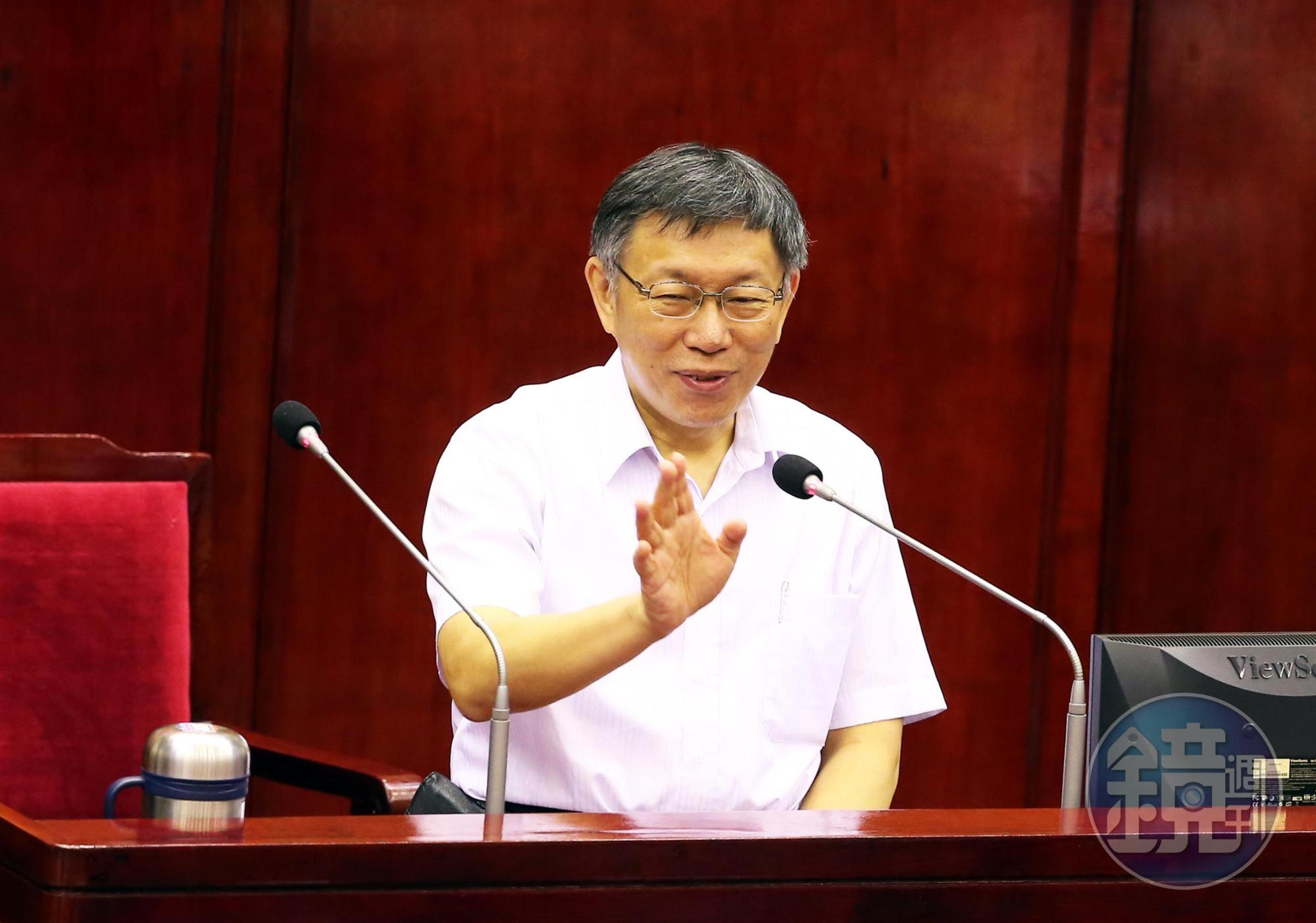 北市議員汪志冰問柯文哲的民進黨友人是否越來越少，柯回應跟民進黨的關係還好，挺柯的人只是還沒有浮出來。