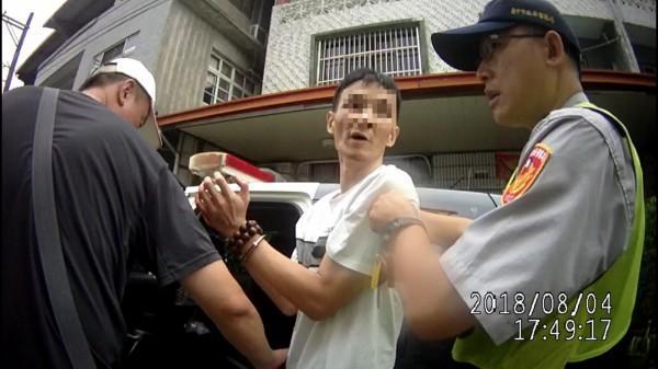 羅男因長期吸食安非他命，年紀輕輕即成為「無齒之徒」。（警方提供）