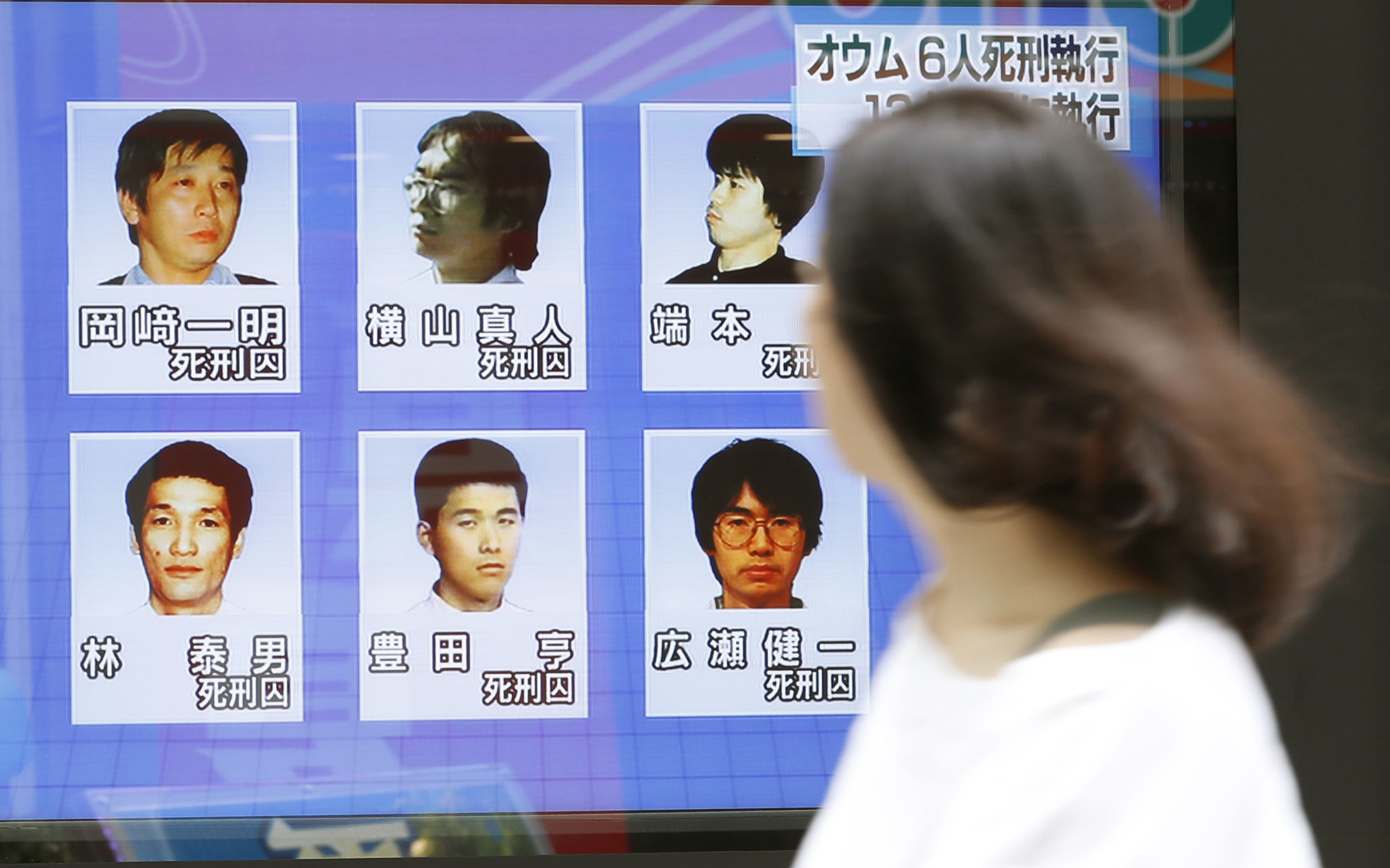 麻原彰晃死前，指名已跟教會脫離關係的四女兒松本聰香（假名）處理遺骨。擔心遺骨下葬後會聖地化，她主張「把遺骨磨碎撒在太平洋」。（東方IC）