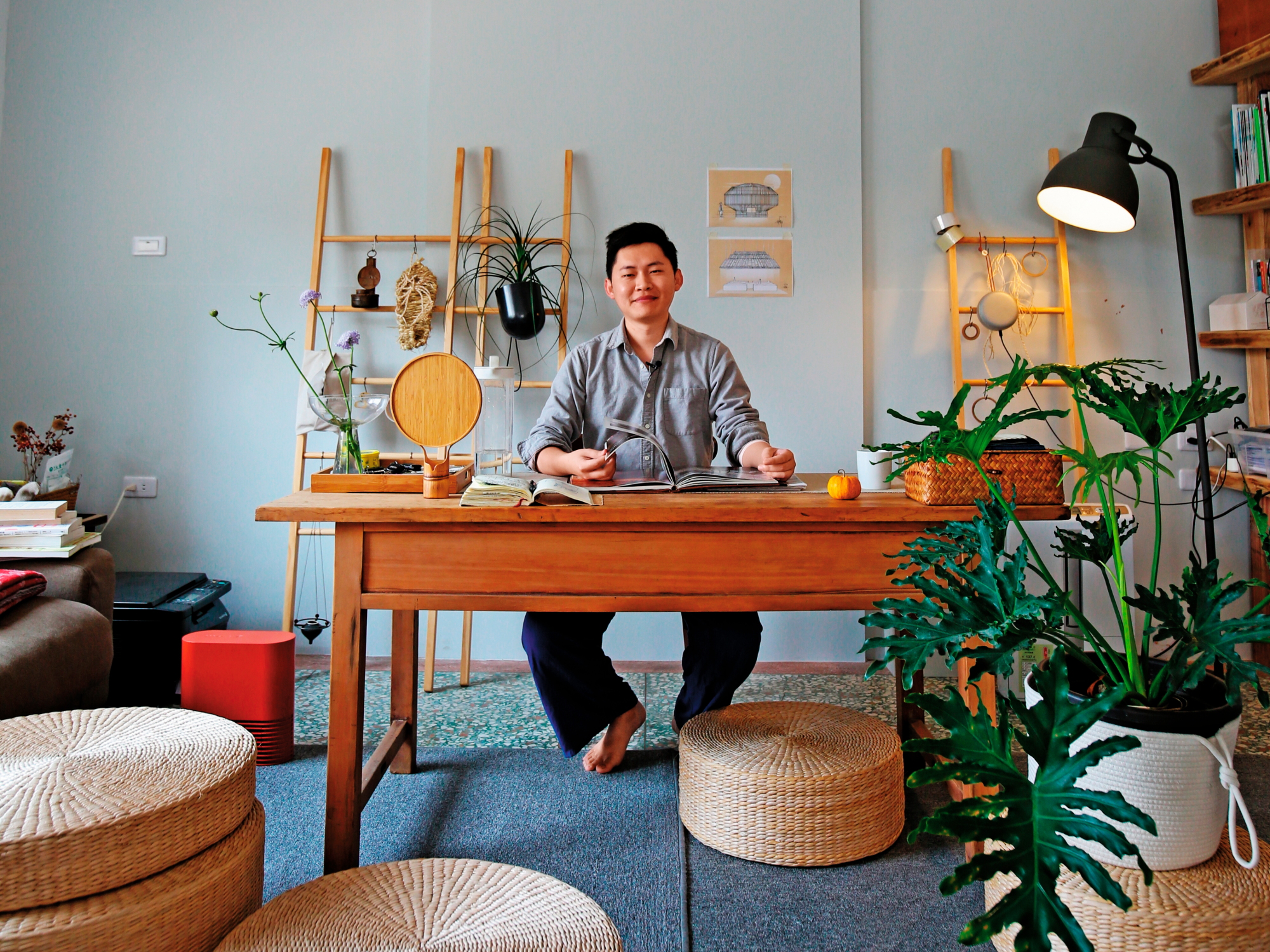 年輕設計師范承宗愛上南投的樹木、竹林，寧願捨棄都市繁華便利的生活，來到草屯扎根。