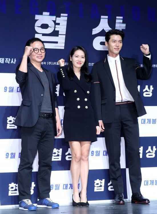 電影《極智對決》8月9日於首爾舉辦製作報告會,左起為李鍾錫導演、孫藝真、炫彬。(華聯國際提供)