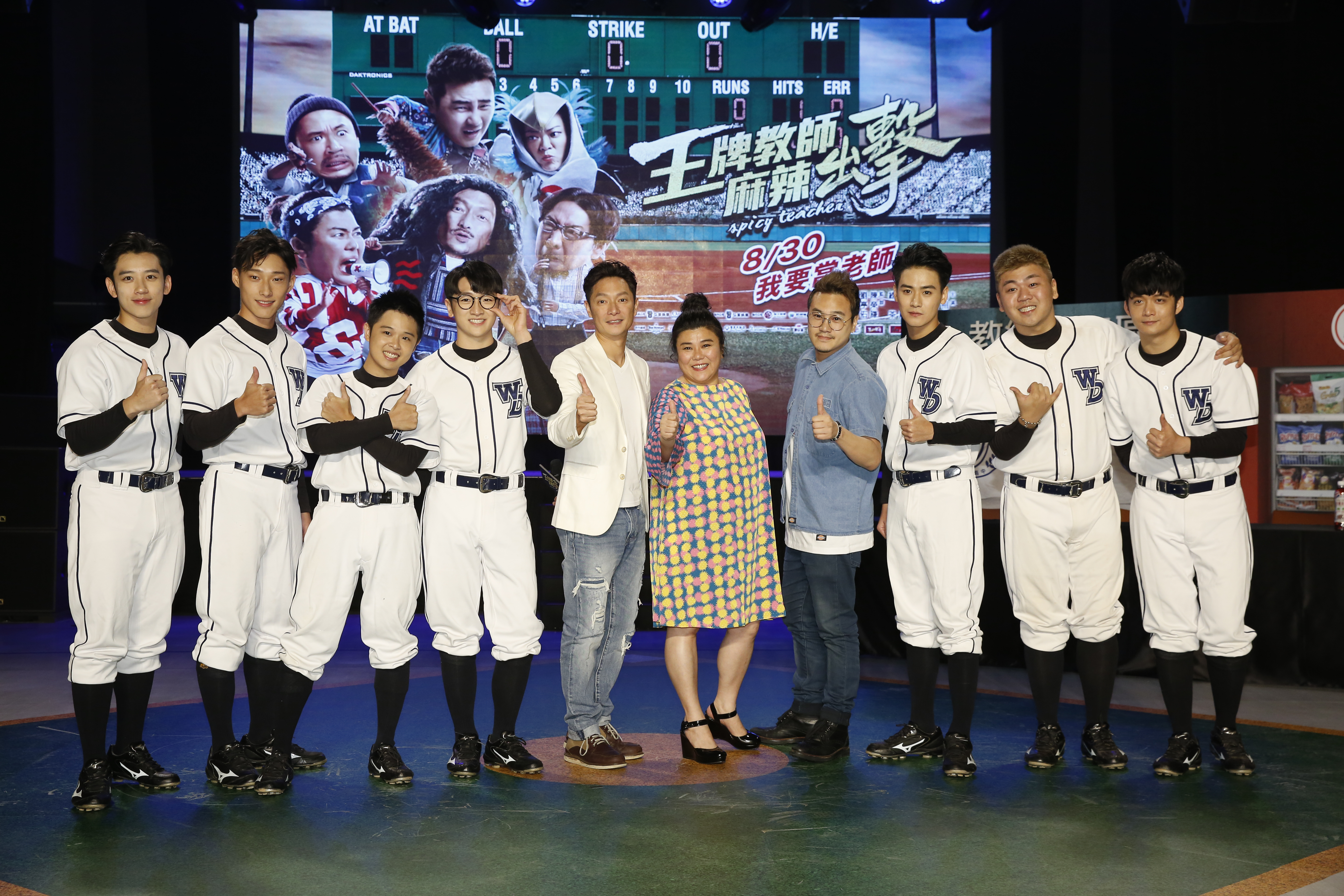 由陳慕、曾乙同等年輕演員飾演的棒球隊員戲中被操得很慘，還被謝祖武虧「教垃圾都比教他們強」。