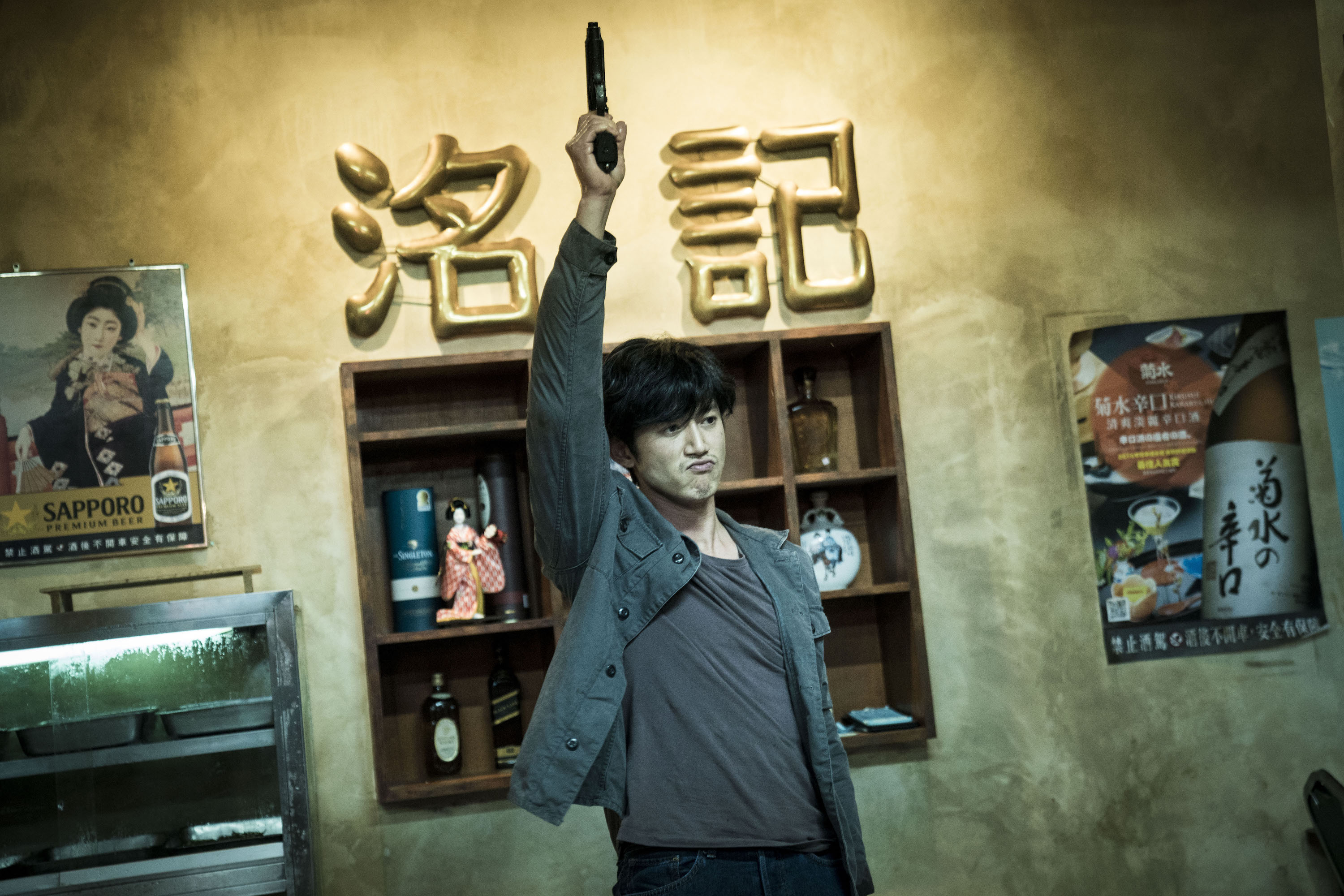 吳慷仁什麼都用力，演起動作戲也不例外。（貴金影業提供）