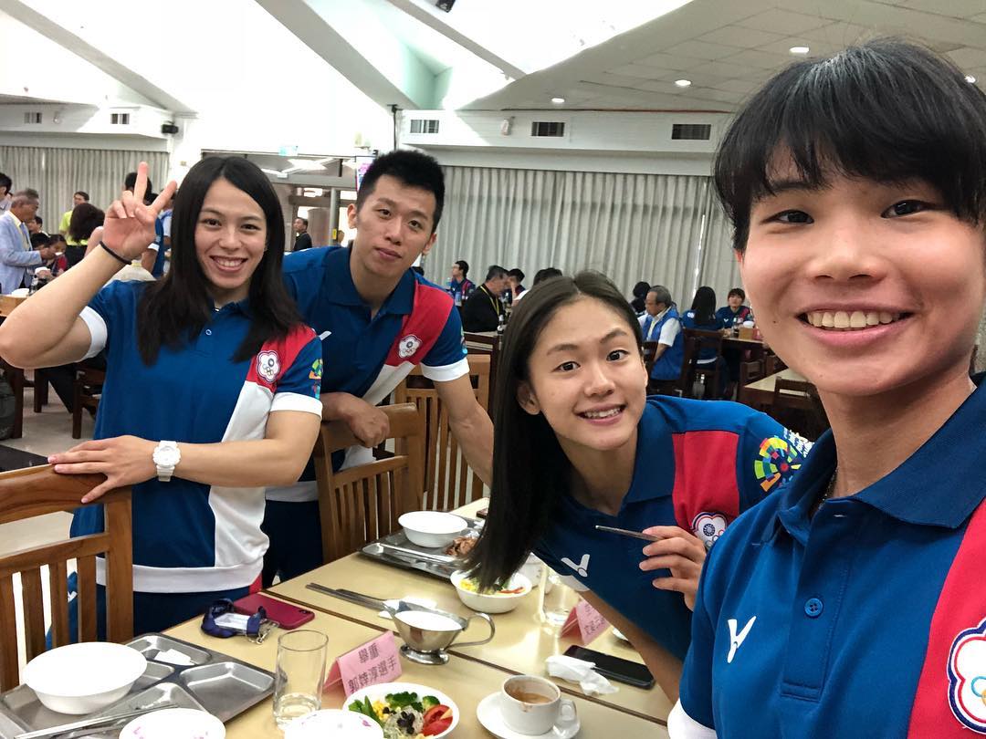 世界羽球球后戴資穎po照，照片裡還有世大運舉重金牌郭婞淳、體操金牌李智凱、空手道好手文姿云。（取自IG：tai_tzuying）