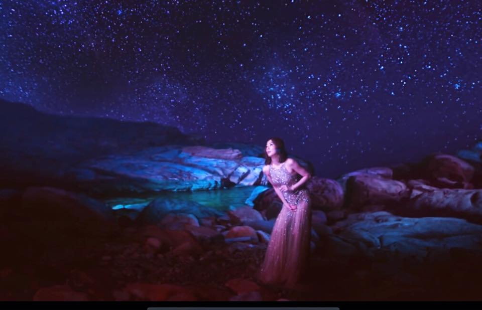  久未發粵語專輯的鄭秀文，最新歌曲〈千年如一日〉已可在官方網站欣賞。（鄭秀文臉書提供）