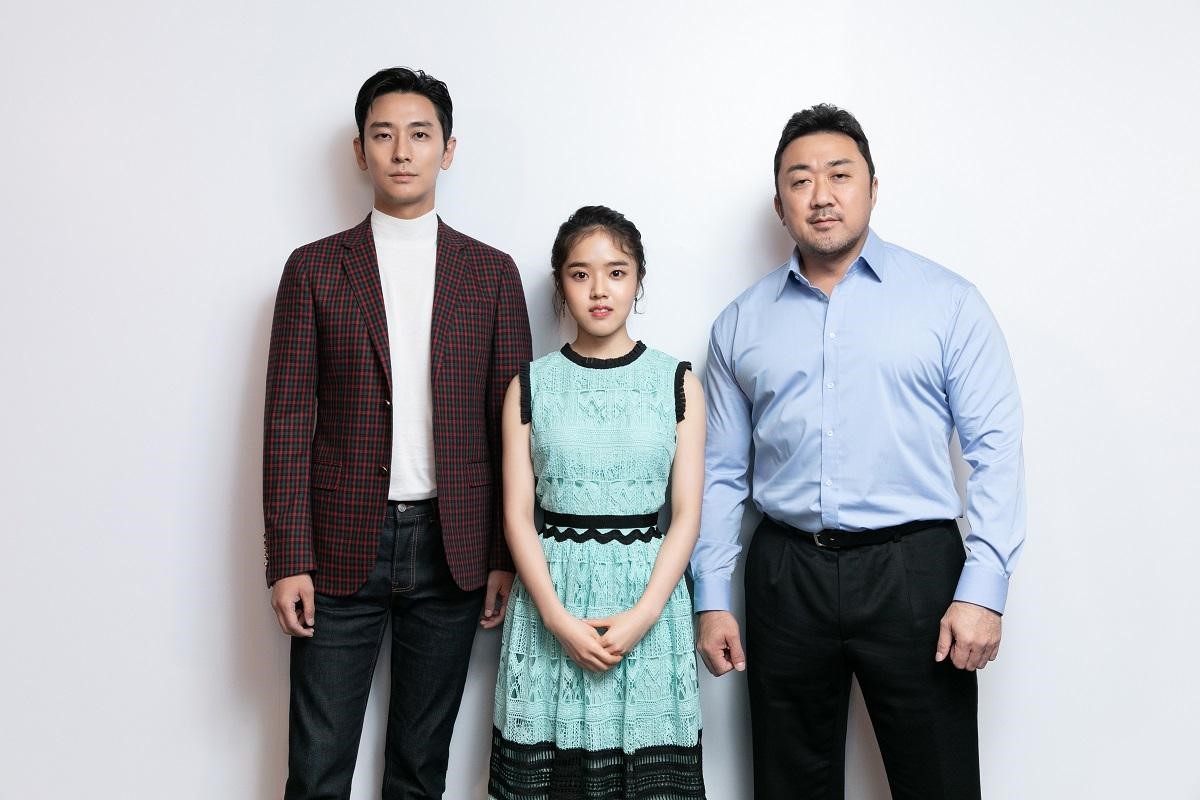 朱智勛（左起）、金香起、馬東石為《與神同行：最終審判》來台宣傳，上映2天來台北市票房已突破2,100萬元。（采昌國際多媒體提供）