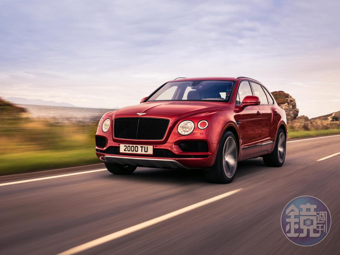 《Bentayga V8》技術規格→ 長寬高:5,140mm×1,998mm×1,742mm;軸距:3,004mm;整備重量:2,395kg;引擎:4.0 L 雙渦輪增壓V8缸內直噴引擎;最大馬力:550hp/6,000rpm;最大扭力:770Nm/1,960-4,500rpm;驅動方式:全時四輪;標準配備售價:1,080萬元