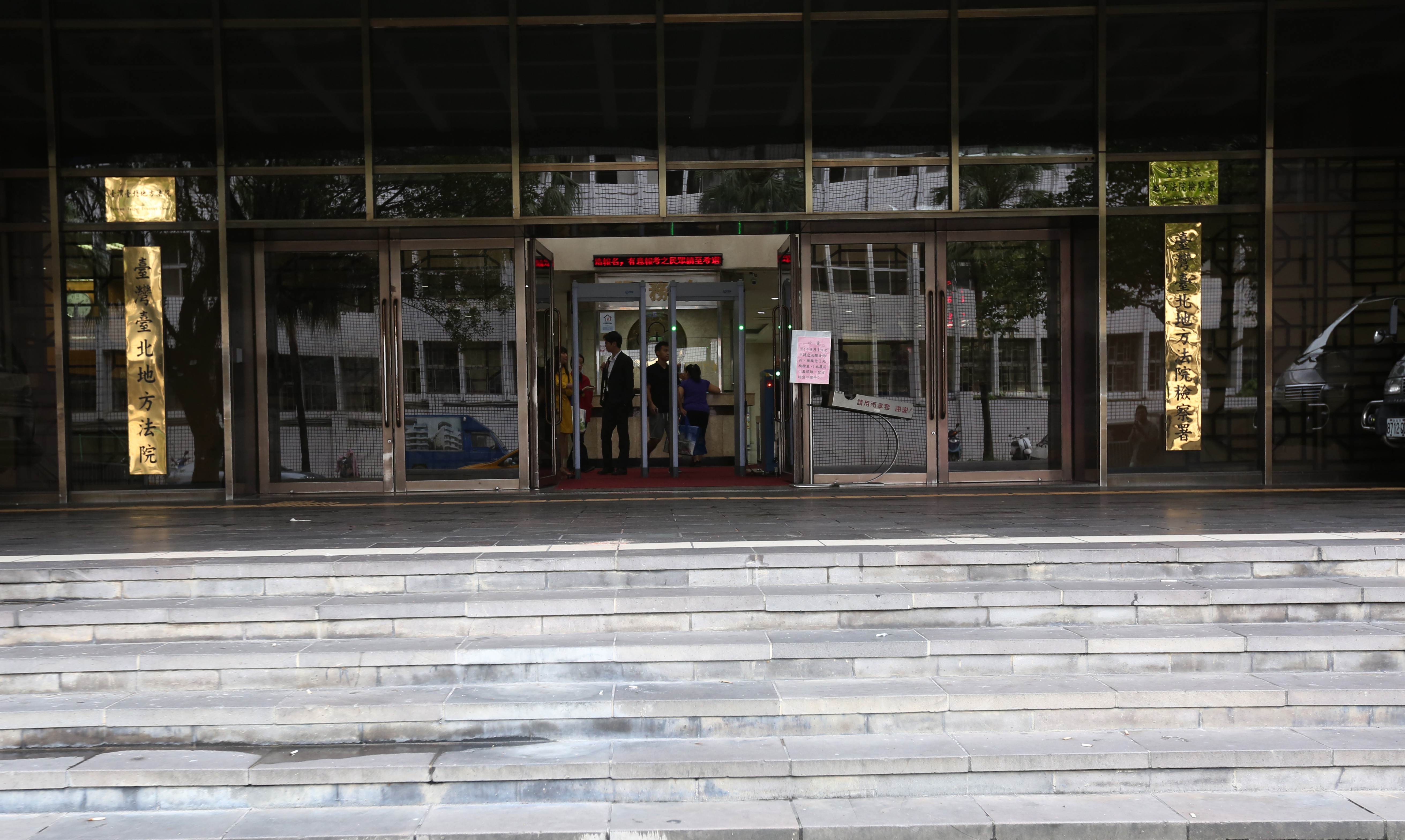 台北地院承審馬英九三中案，因先前中籤的承審法官調職，將再行抽籤，前補教名師「喬台大」林呈樵法官與林幸怡法官2人入選。