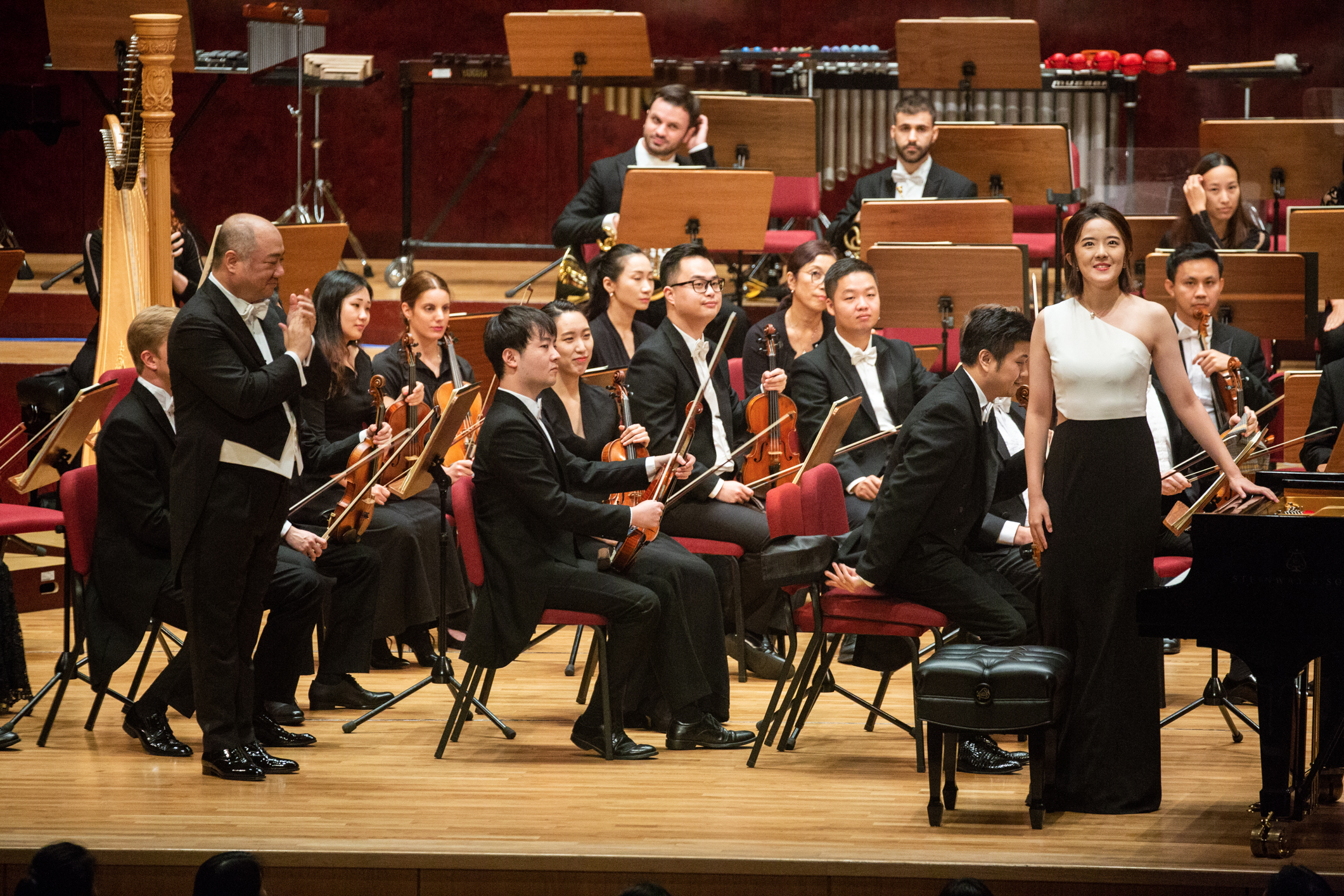 鋼琴家萬捷旎（右）和蘇州交響樂團合作演出拉威爾《G大調鋼琴協奏曲》。