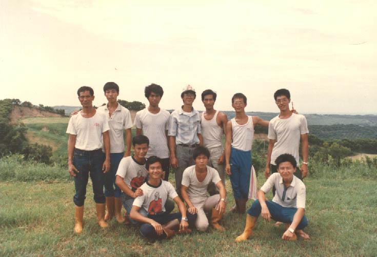 1975年,中部青年酪農村成立,17位返國青年共同在苗栗縣通霄鎮開發17座牧場聚落。(飛牛牧場提供)