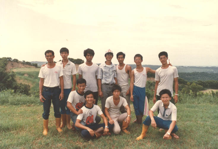 1975年，中部青年酪農村成立，17位返國青年共同在苗栗縣通霄鎮開發17座牧場聚落。（飛牛牧場提供）