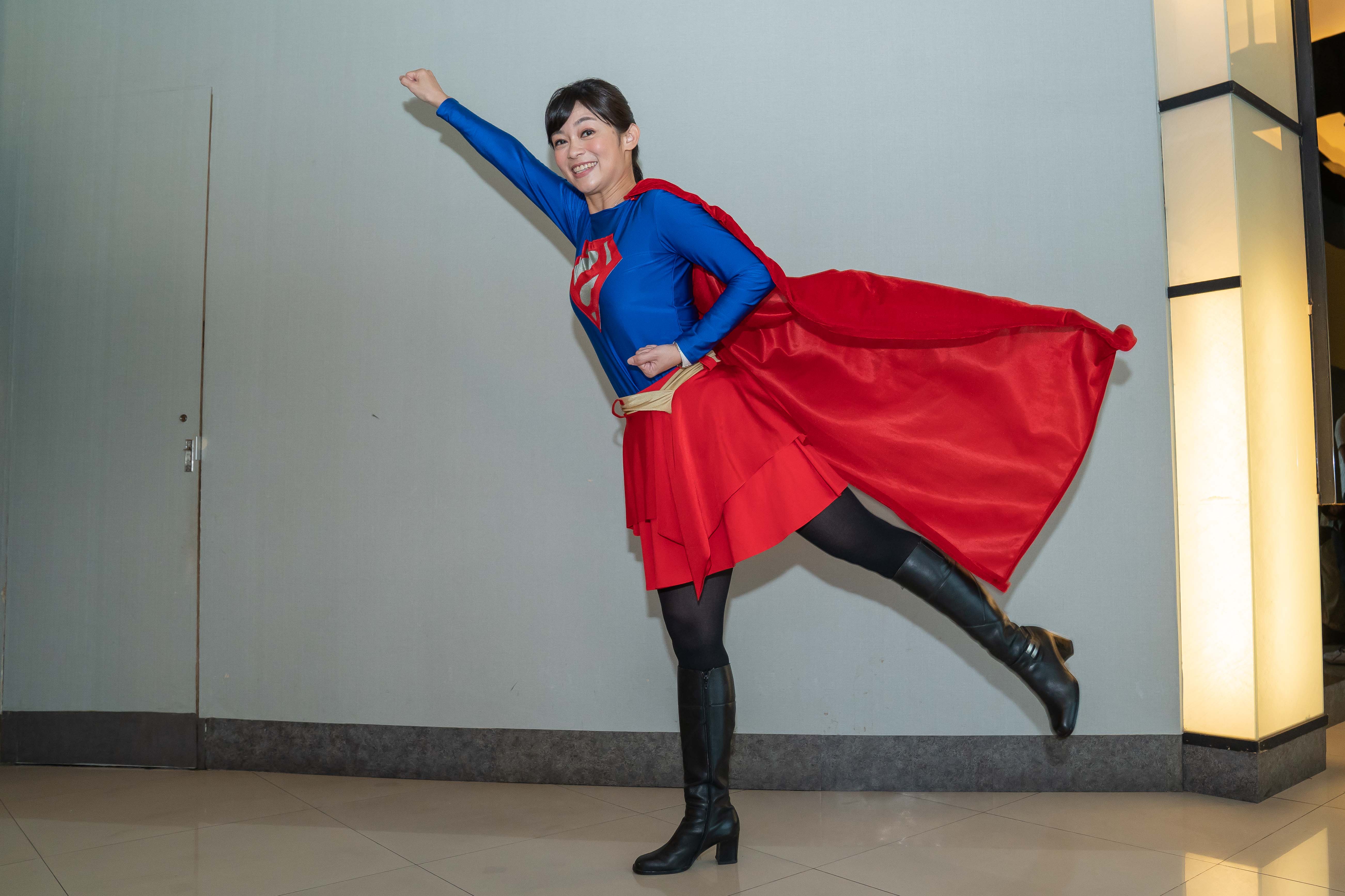 鄭凱云穿女超人裝。（TVBS提供）