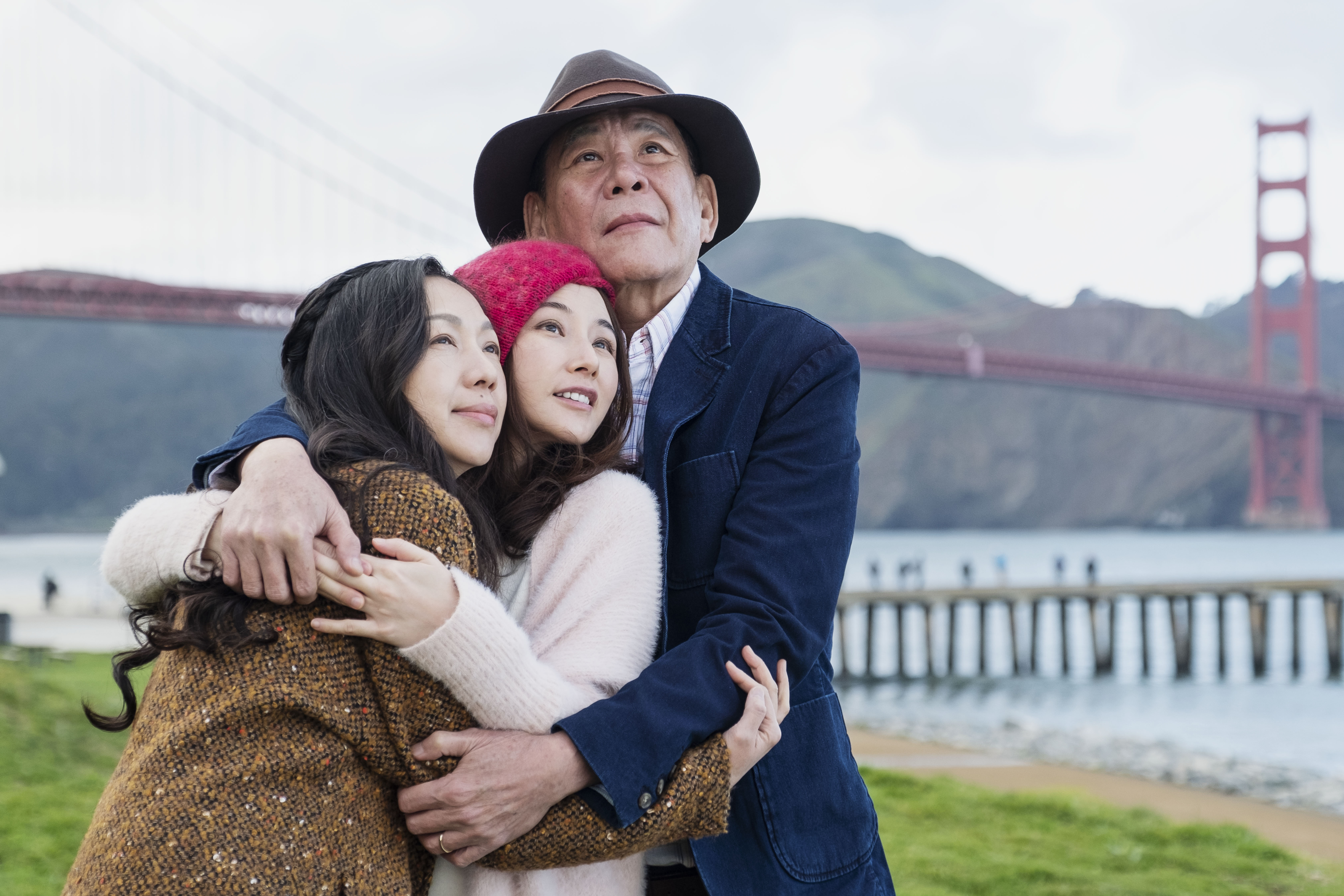 萬芳（左起）陳怡蓉、龍劭華演出《雙城故事》感情深厚。（青睞影視提供）