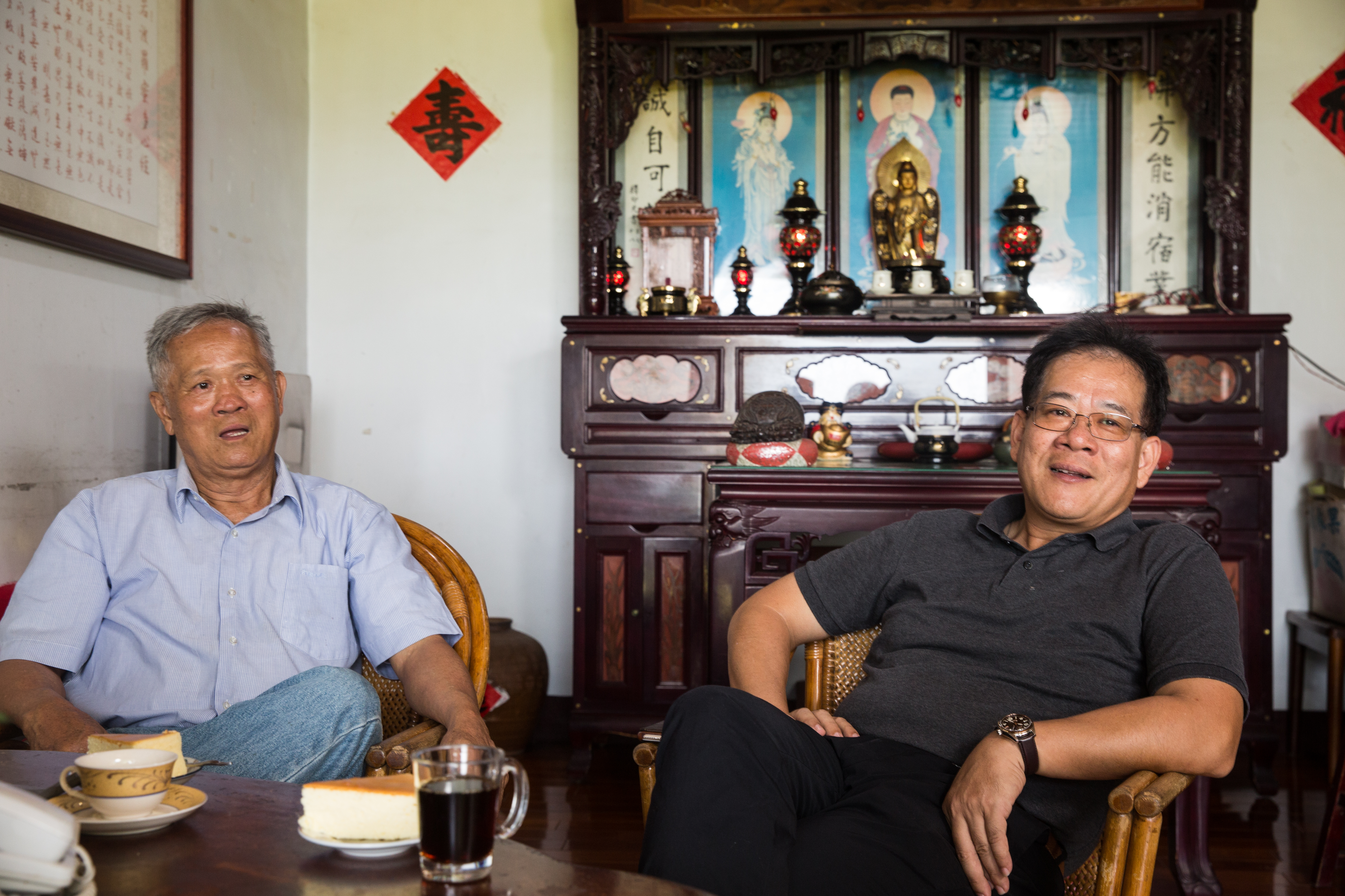 長子吳明哲（右）負責飛牛牧場觀光事業，父子聯手開發，談起奮鬥點滴有笑有淚。