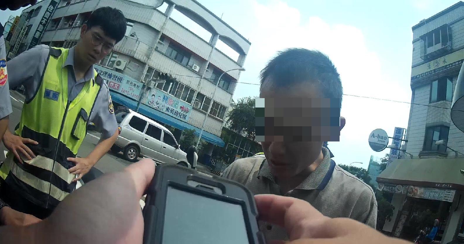員警於早餐店找到王男，他假冒哥哥身分被識破。（警方提供）