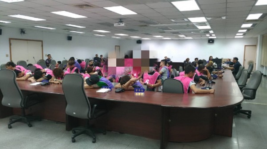 雲林破獲大型毒品趴，帶回舞客68人，其中54人是外籍人士。（警方提供）