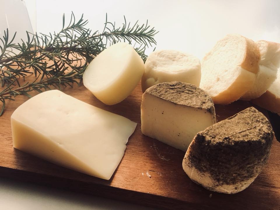 飛牛牧場販售手工製作起司，由日本白糠酪惠舍起司工廠技術指導。