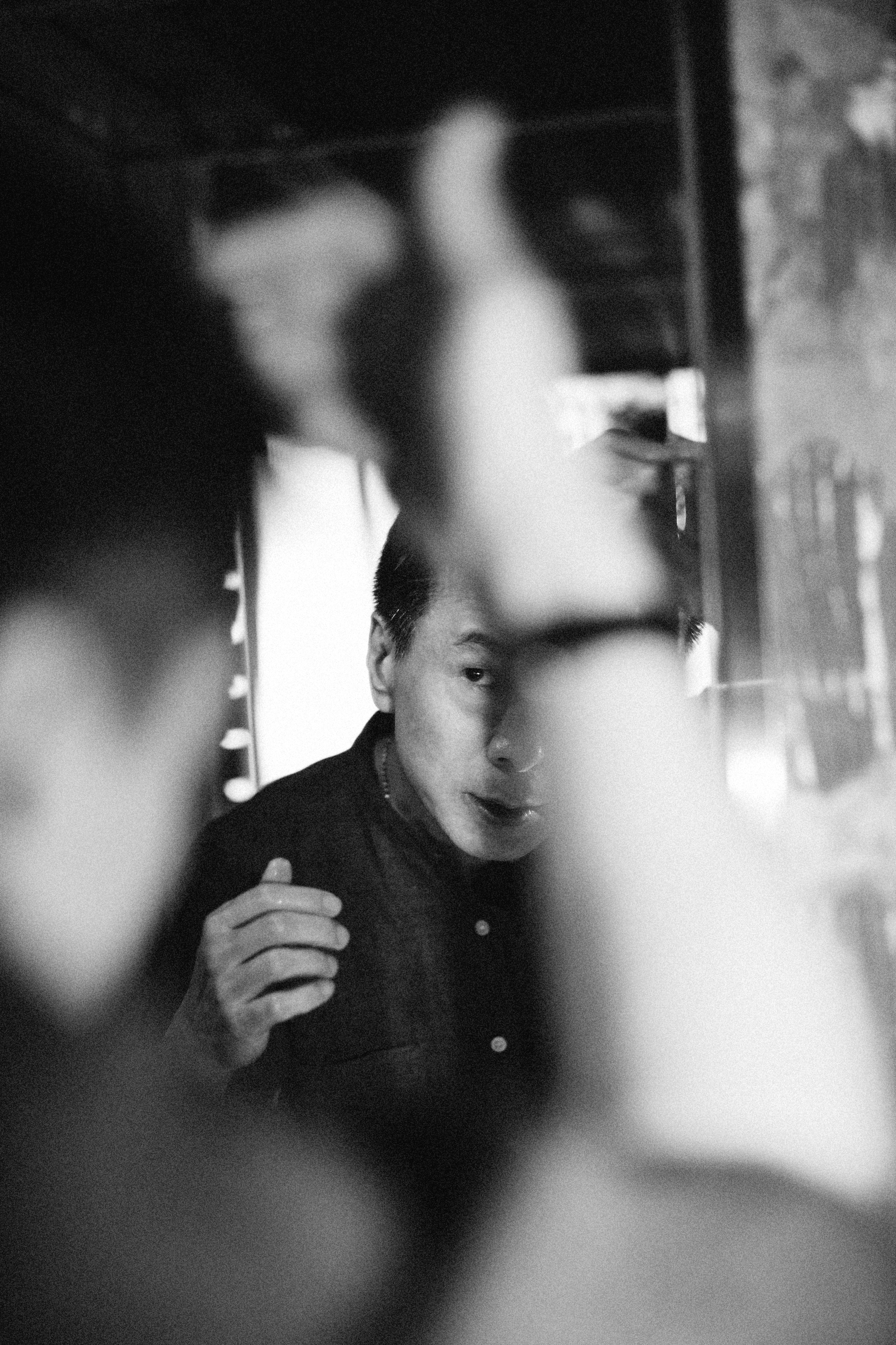 對於生命，李天柱有個理論是有如開車，「你不能老是在看後照鏡，你要看前面，你一直看後照鏡就會有危險，你還是要看前面的路是什麼，忘記背後、努力面前，朝著標竿跑。」 