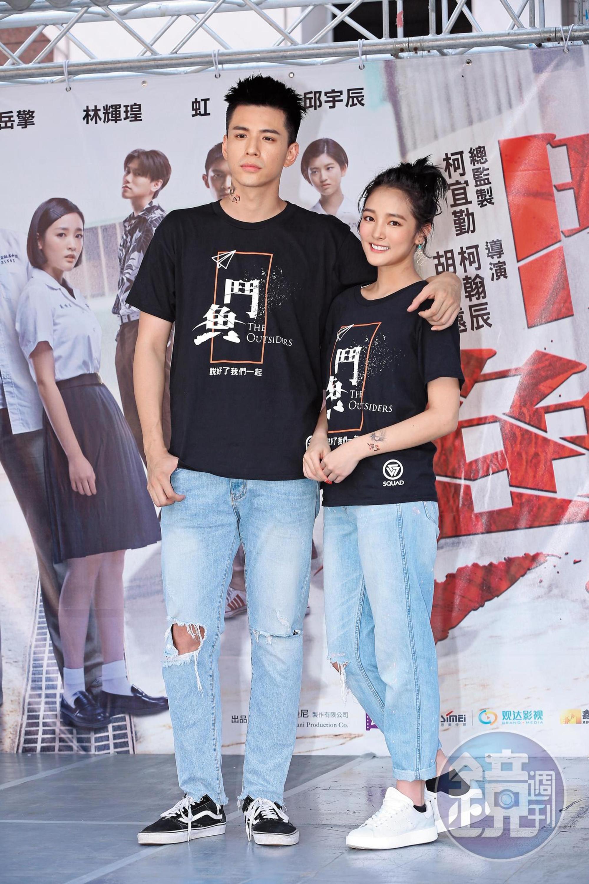 王淨(右)在電影《鬥魚》飾演當年安以軒的小燕子一角,和片中男主角林柏叡(左)假戲真做,目前交往中。