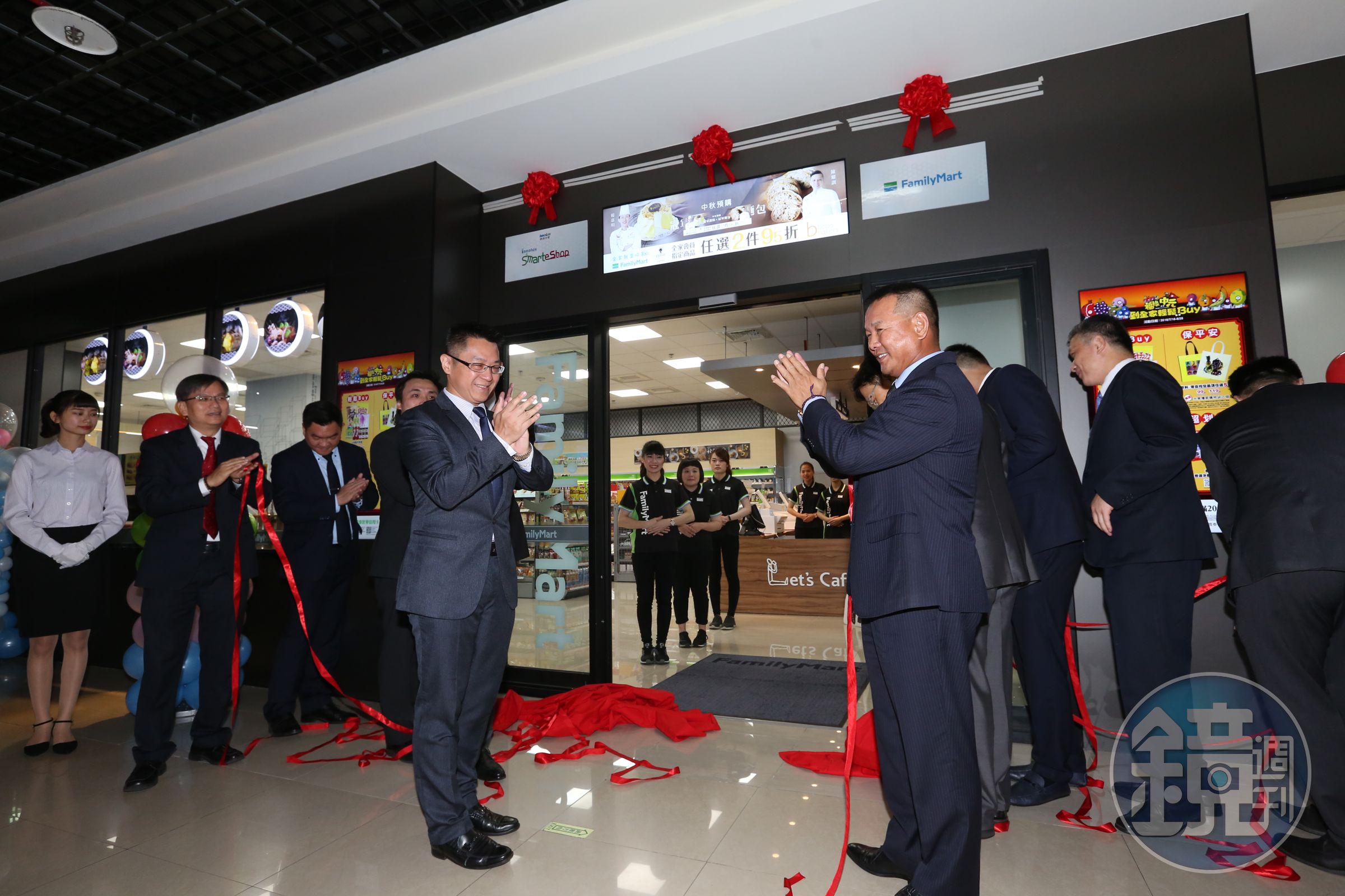 全家、群創在台南開出智能店，並在13日舉行揭幕儀式。