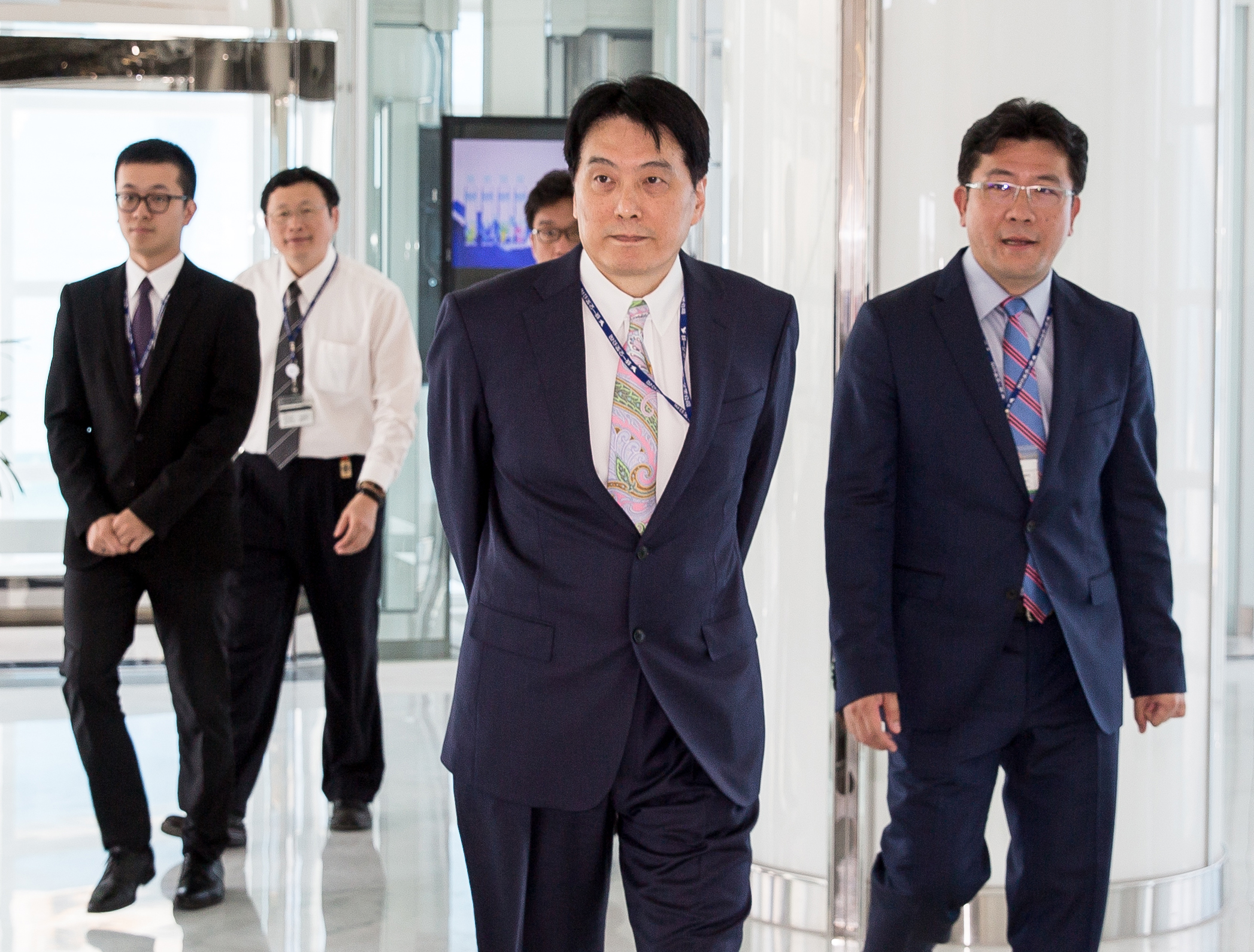 統一超董事長羅智先(前)直接跟上亞馬遜、阿里巴巴等國際新零售大咖的腳步,今年1月開出無人商店。