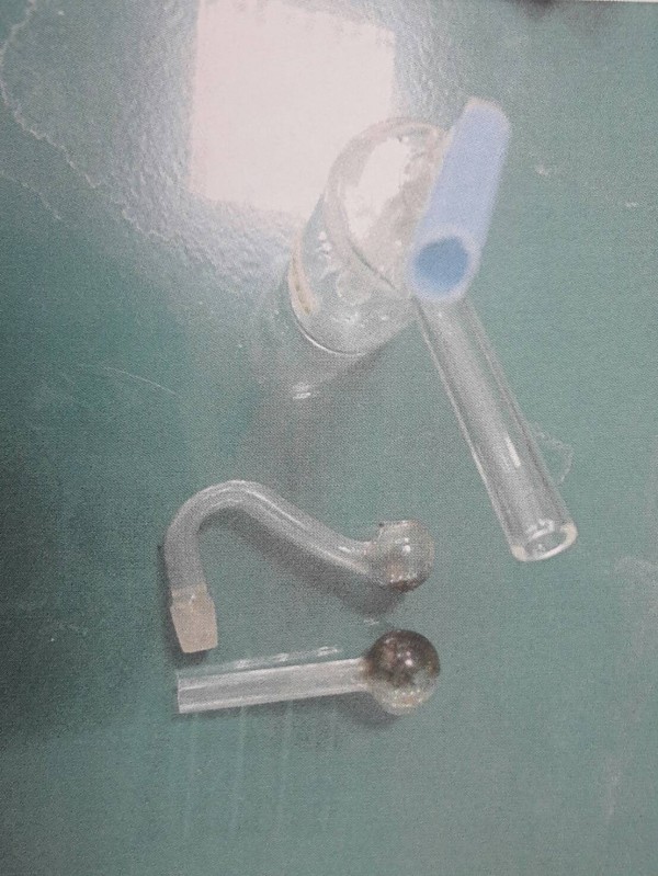 警方查獲謝姓女子持有毒品吸食器。（警方提供）