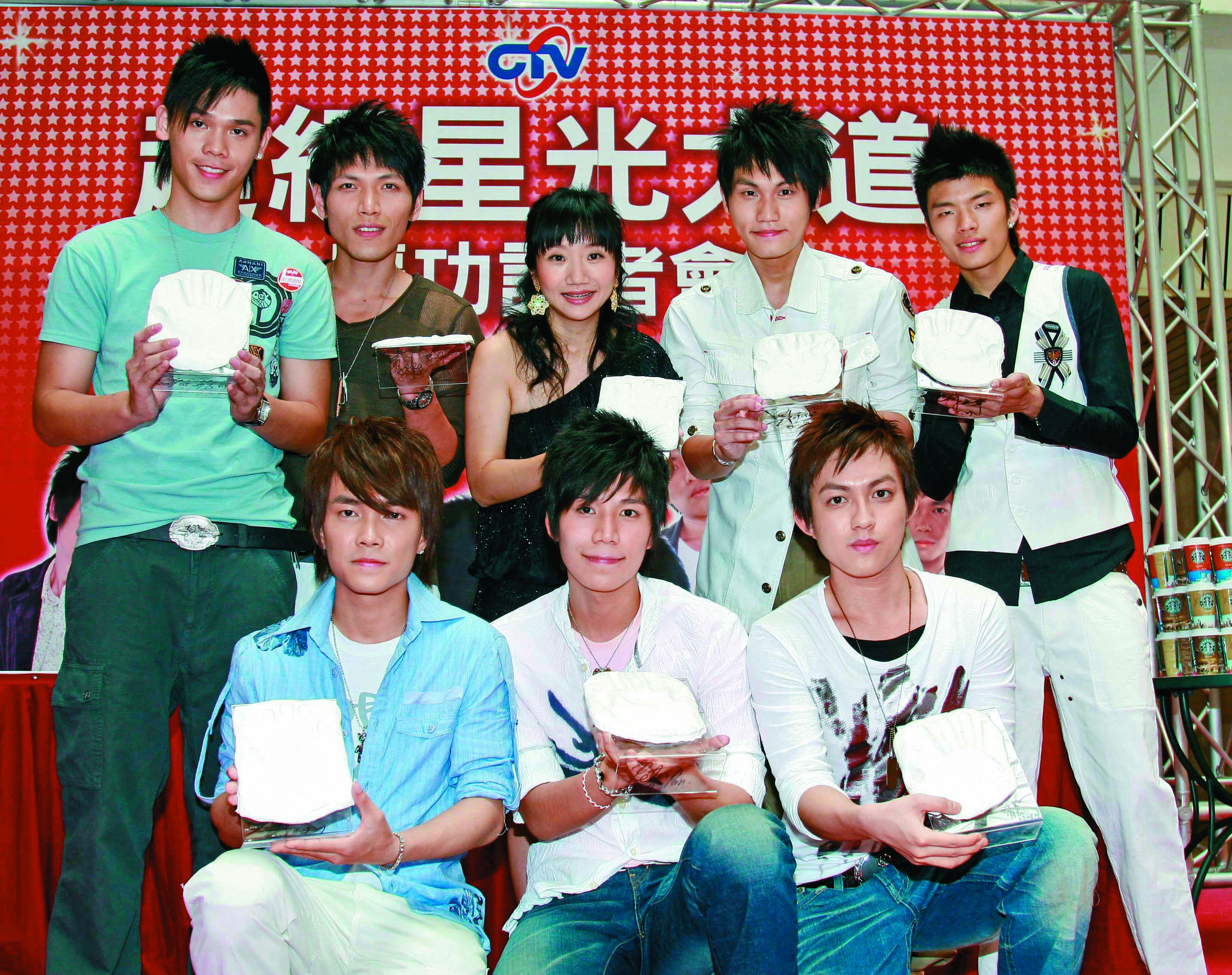 11年前林宥嘉（前排右）獲得第一屆《超級星光大道》的冠軍。（中視提供）