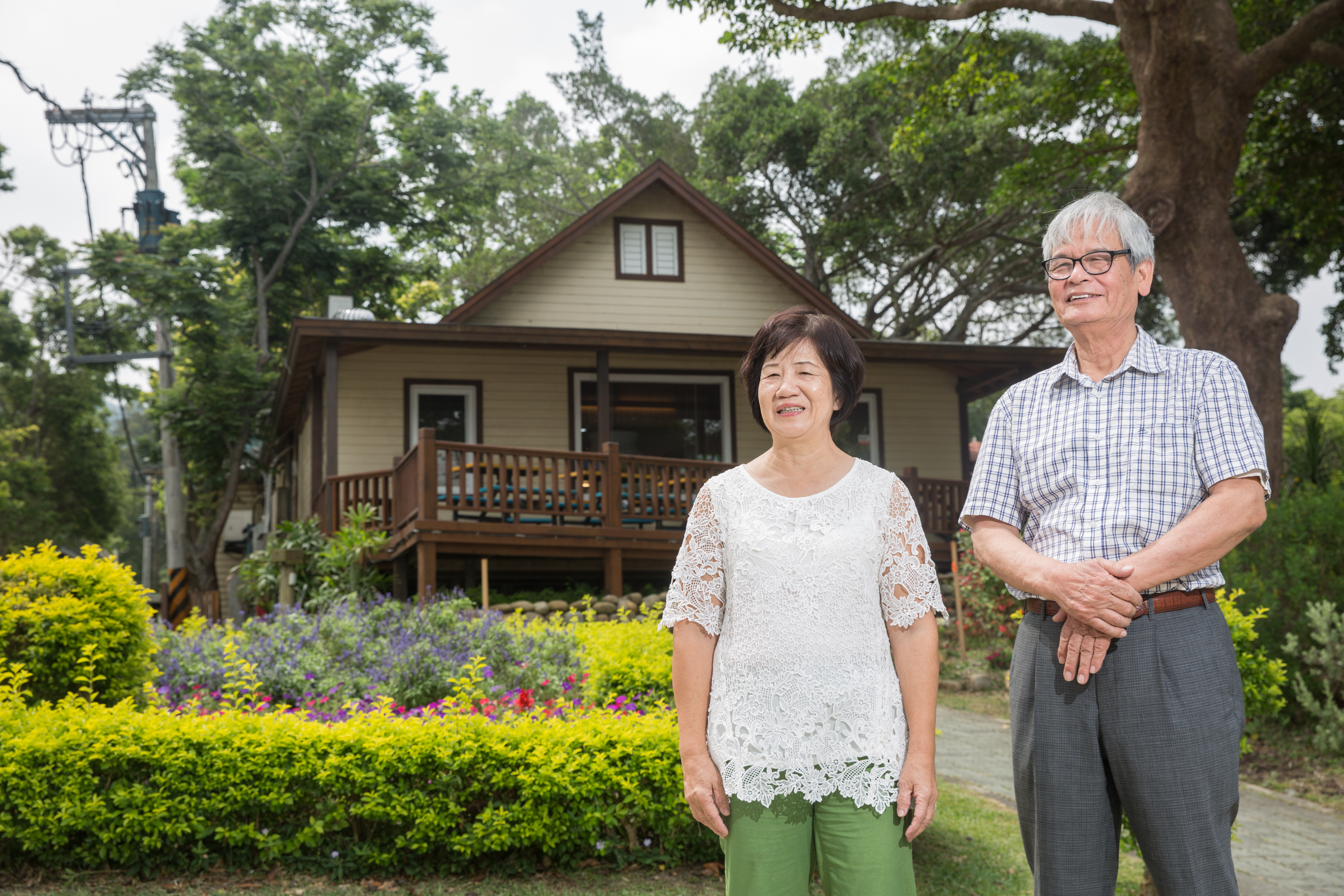 飛牛牧場主人施尚斌（右）創業過程中，妻子邱碧花扮演重要推手，私下搓合許多事情助丈夫圓夢。