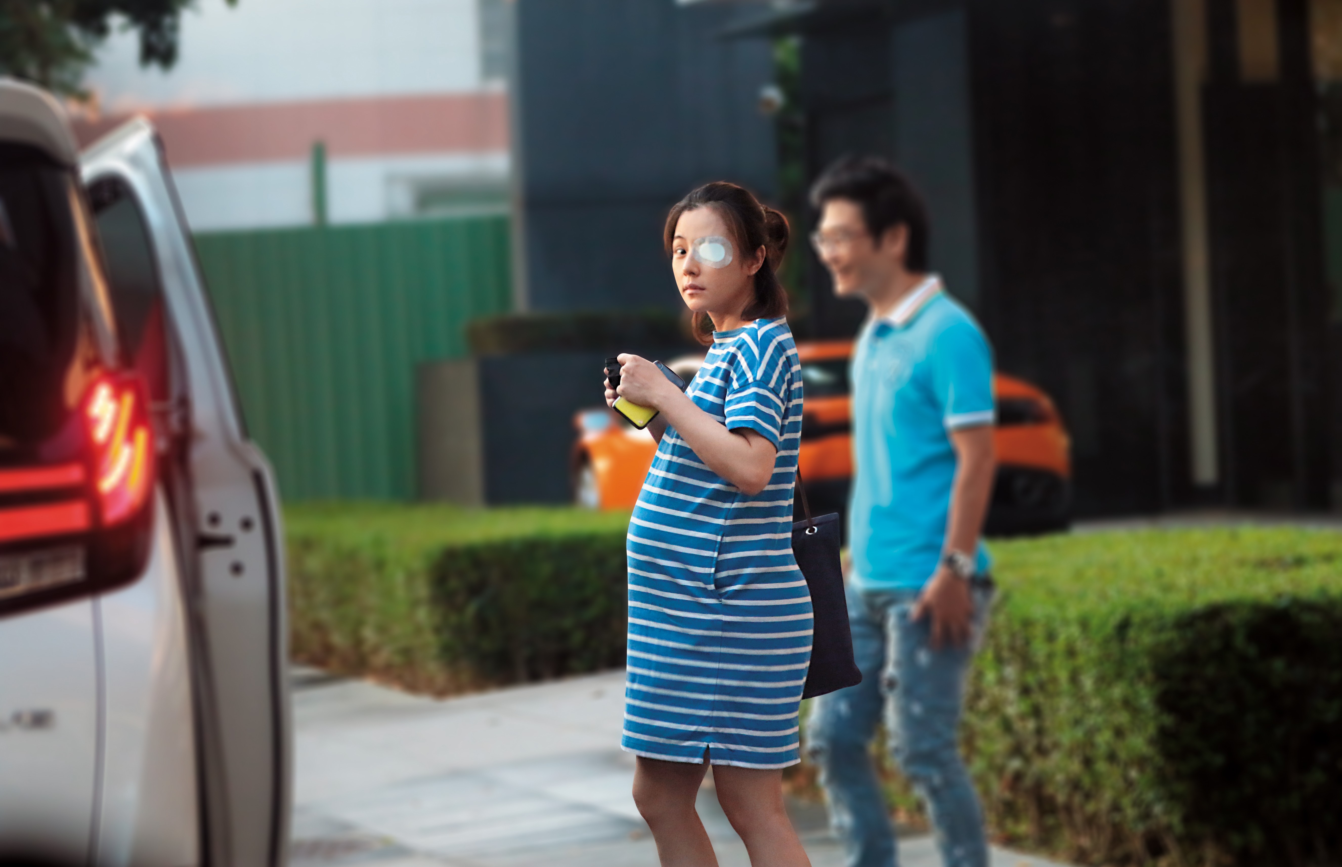 少了一隻眼睛，「獨眼蓉」的眼力依舊犀利，眼神充滿殺氣。