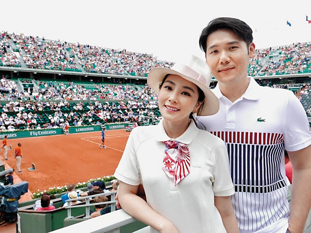 薛博仁收入豐厚，婚後夫妻倆生活過得愜意，還一起到法國看法網公開賽。（明悅提供）