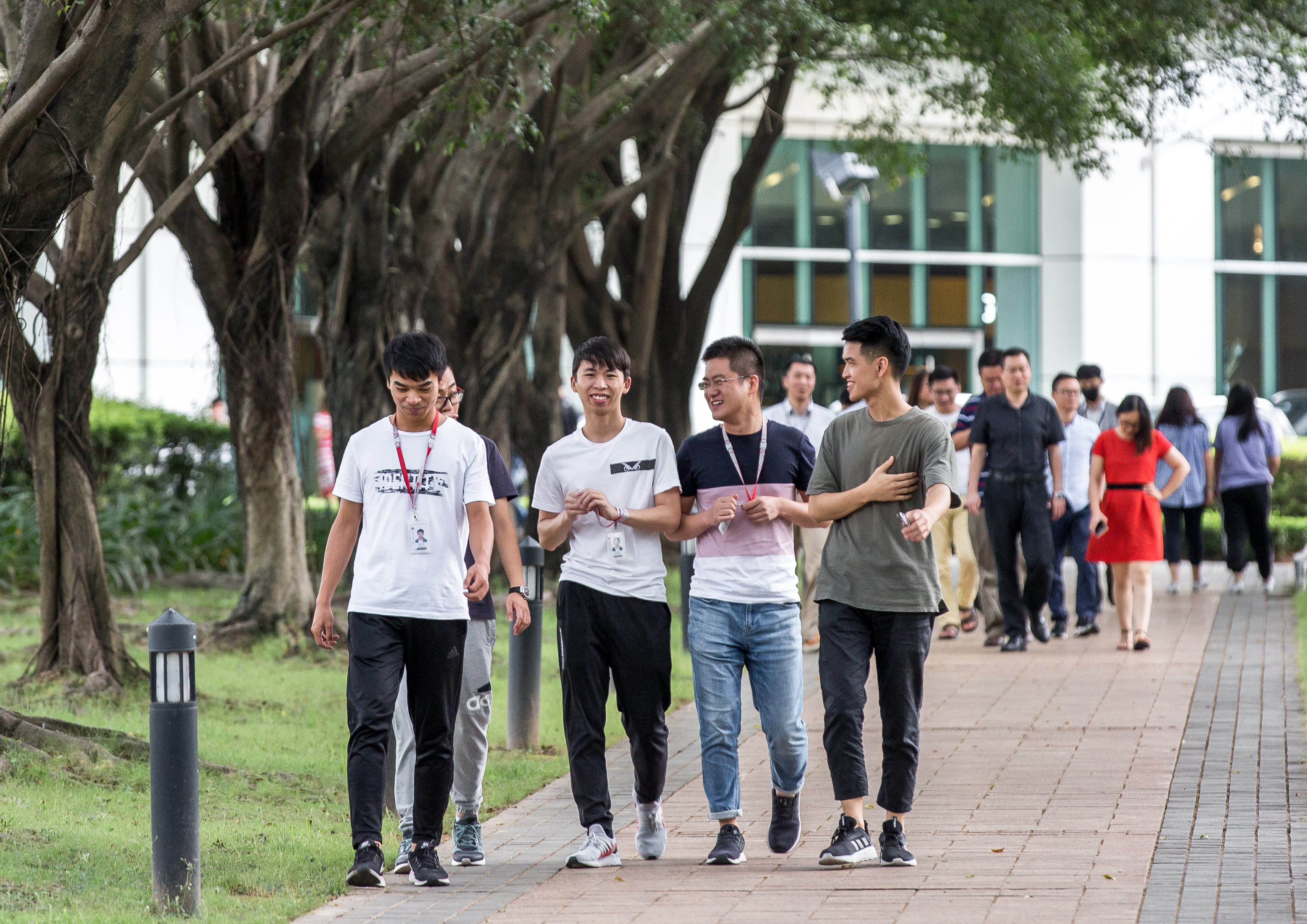 任正非曾說華為員工愛加班,其愛加班的原因是「分贓分得好」。