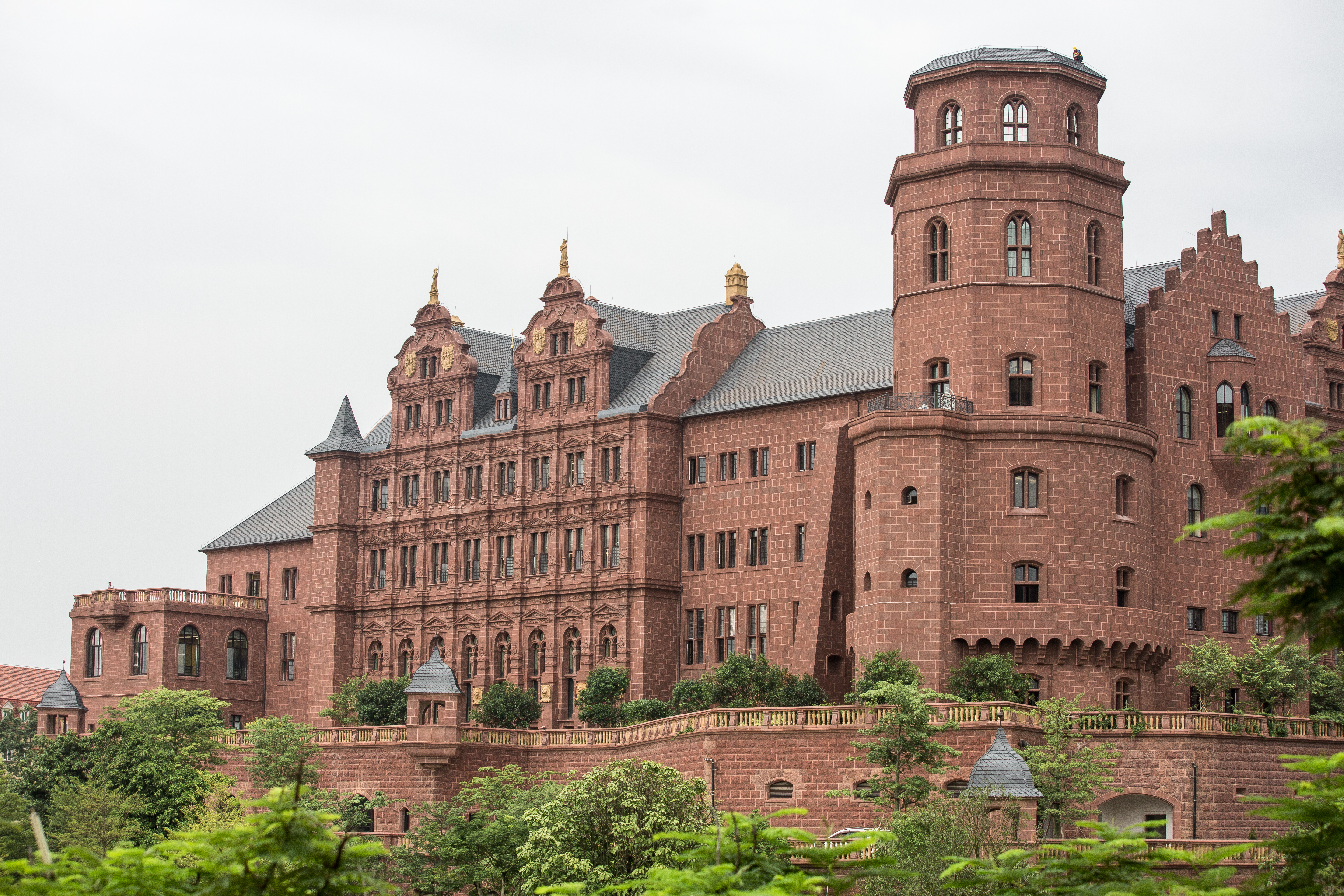 華為新總部洋溢濃厚的歐洲華麗建築風格。