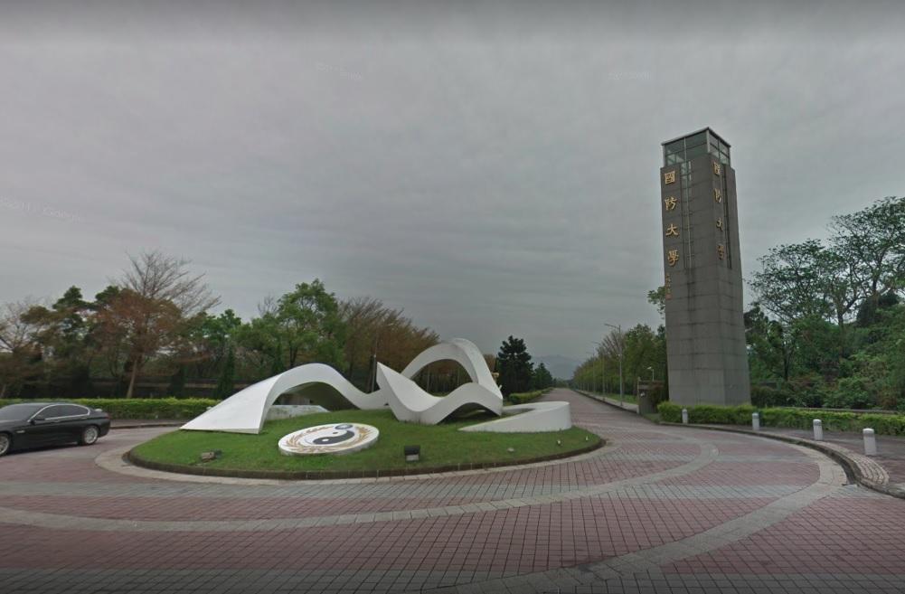 國防大學率真校區傳出有軍官收受回扣,昨日大動作搜索,今午聲押一名曾姓憲兵少校及承包商獲准。(翻攝自Google Map)